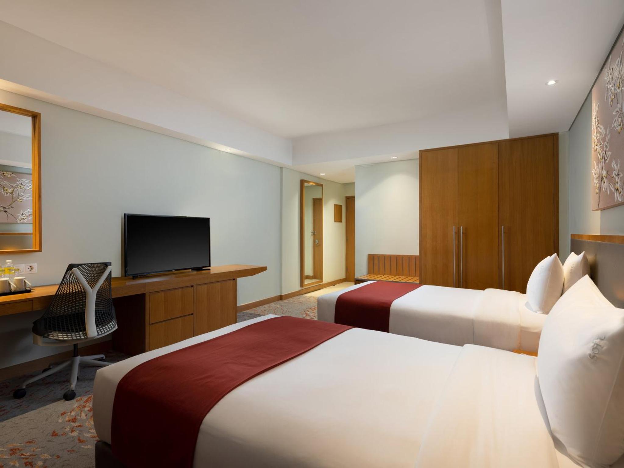 Standard Twin Room with City View