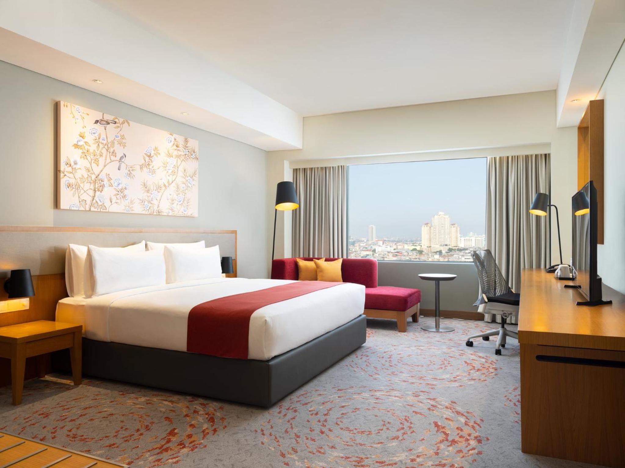 Standard King Room with City View