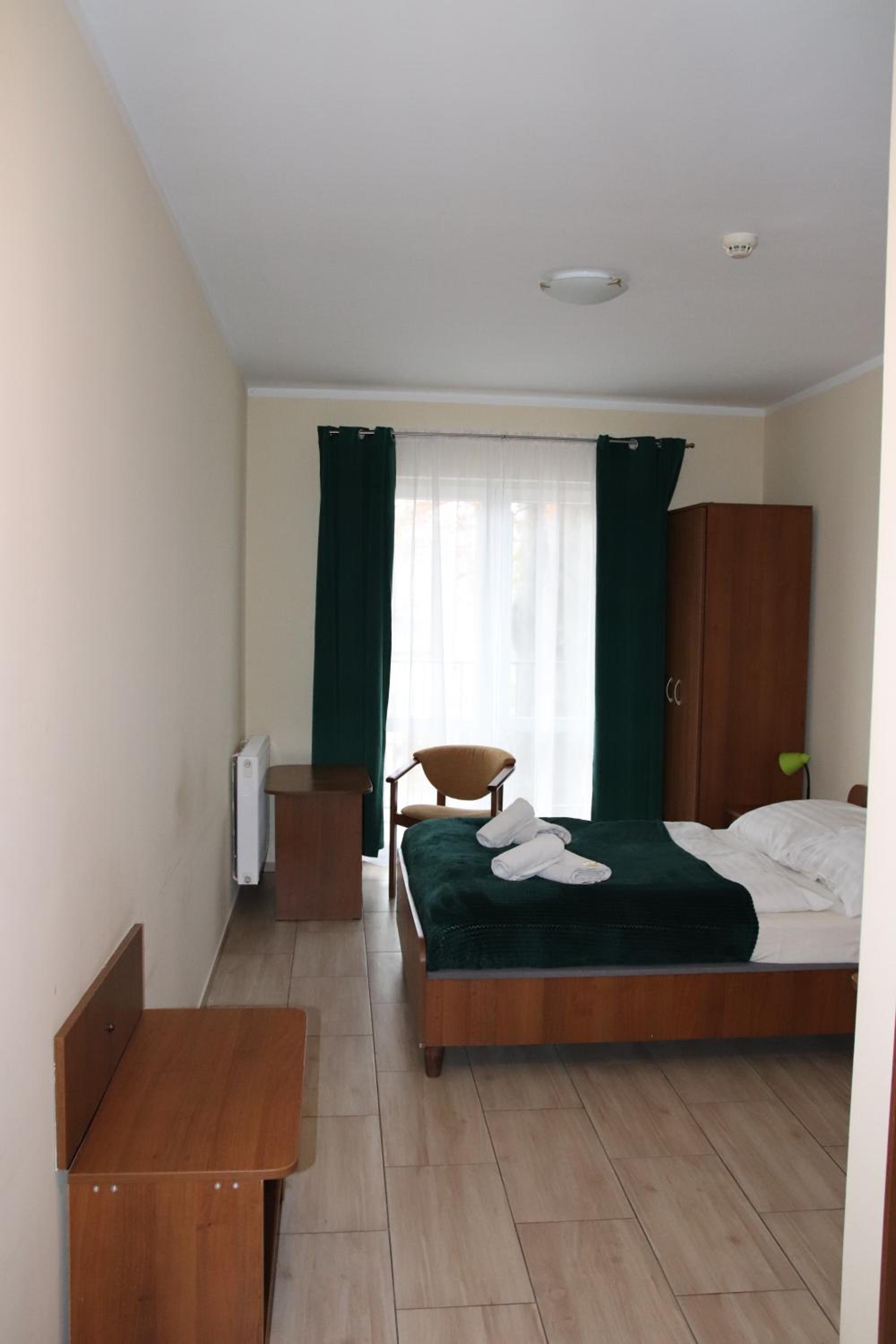 Double Room with Balcony - Photo 8