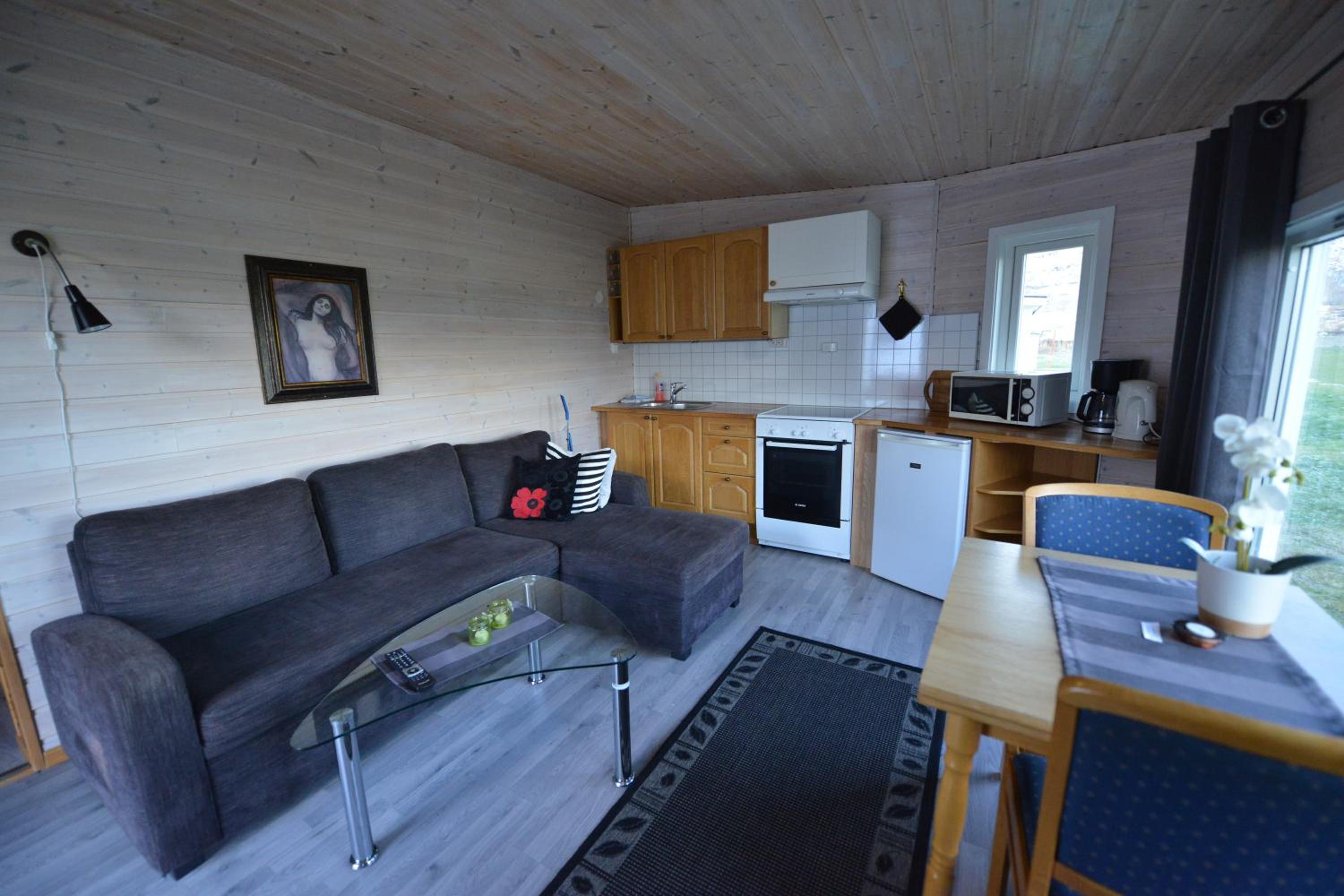 Two-Bedroom Cottage - Photo 3