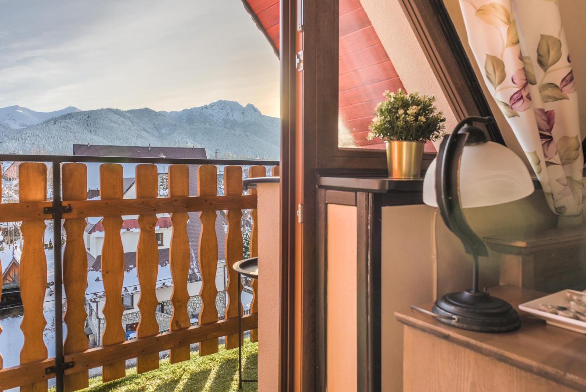 Double or Twin Room with Mountain View - Attic