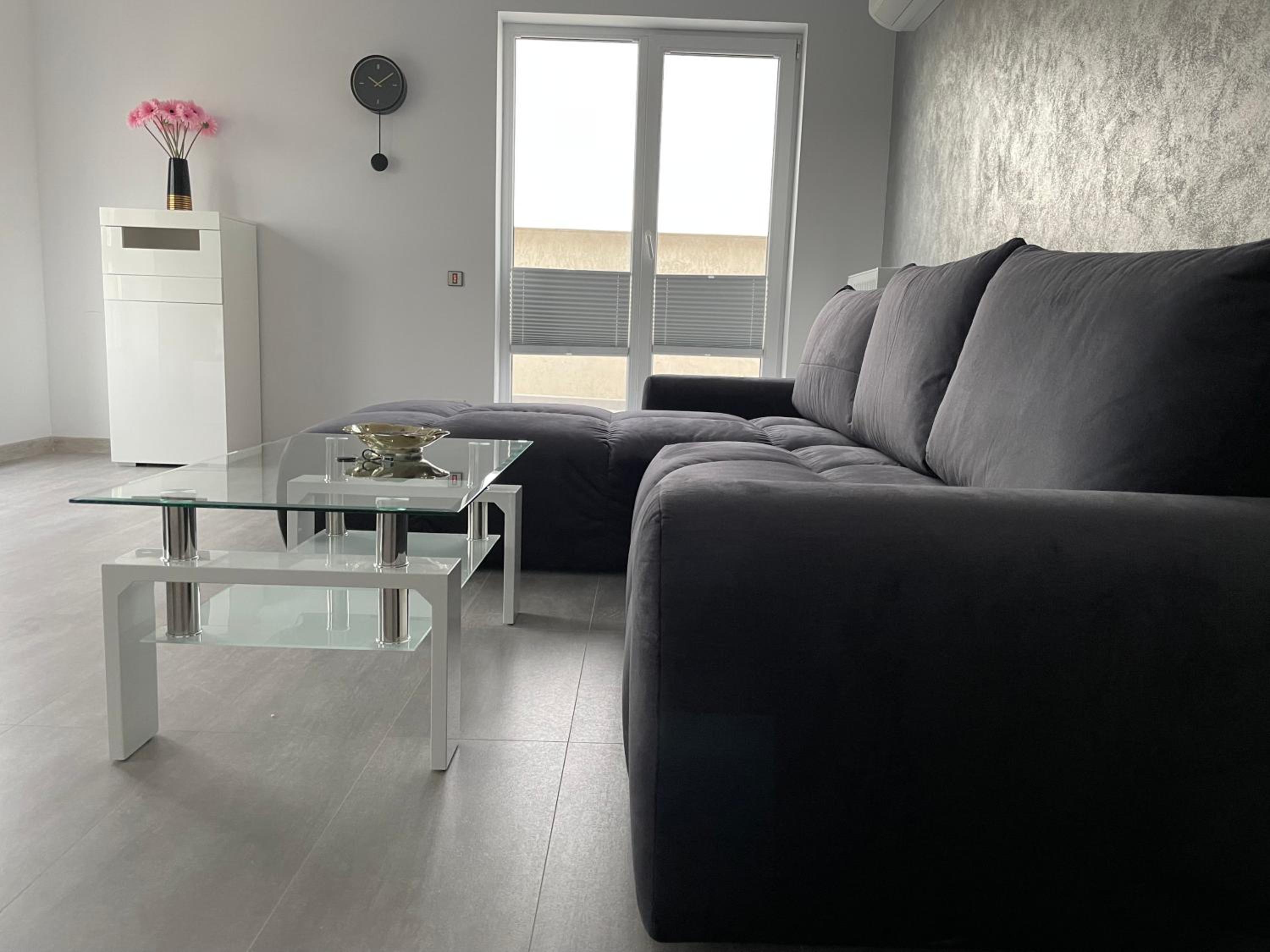 One-Bedroom Apartment - Photo 13