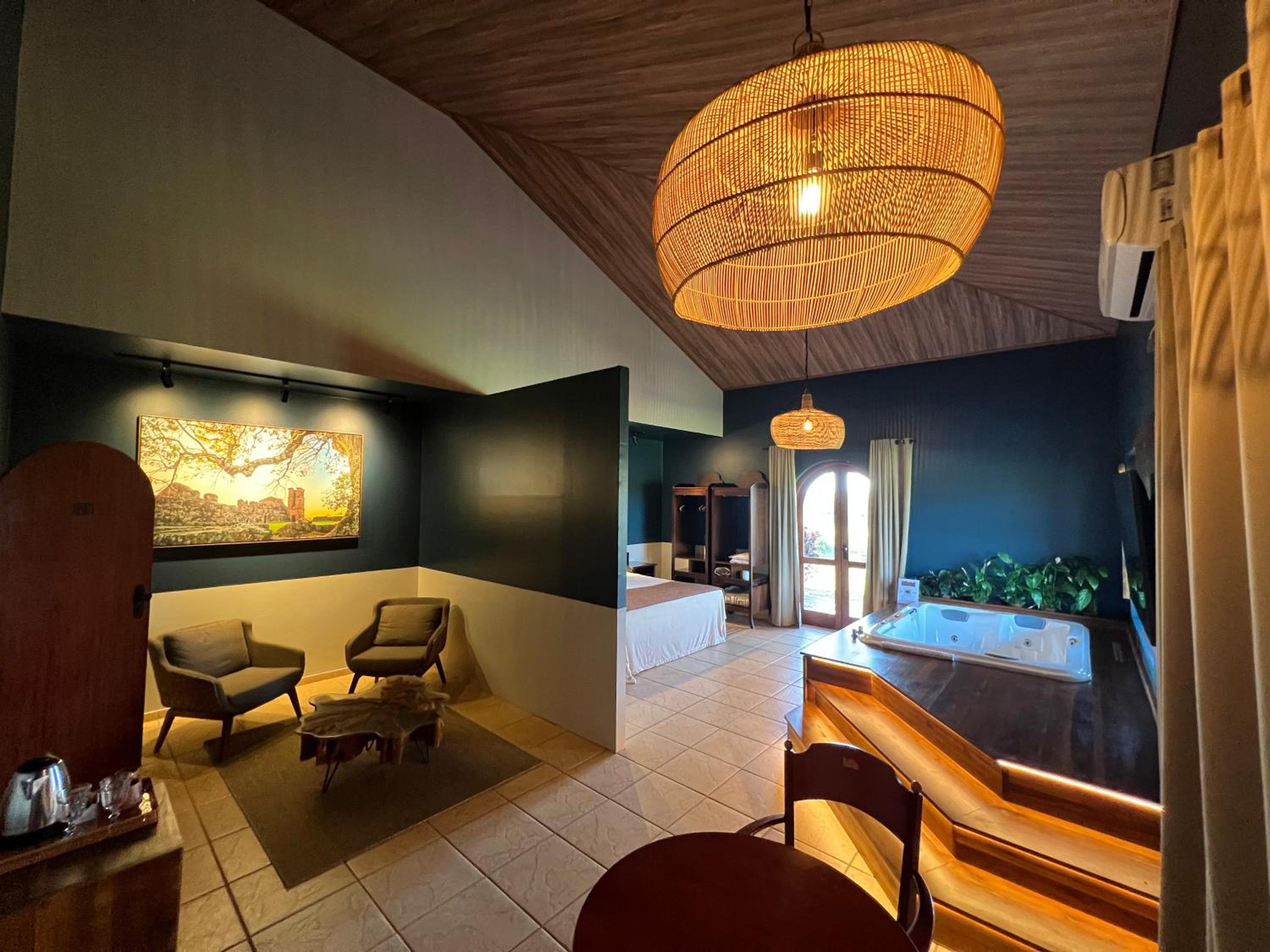 Deluxe Suite with Spa Bath photo 1