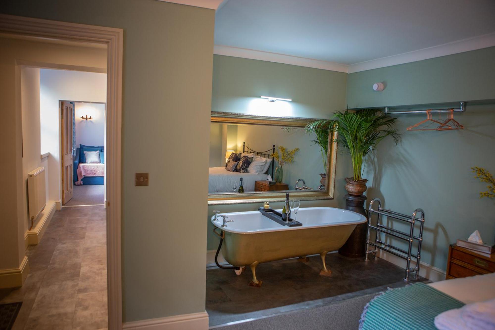 Junior Suite with Garden View - Photo 3