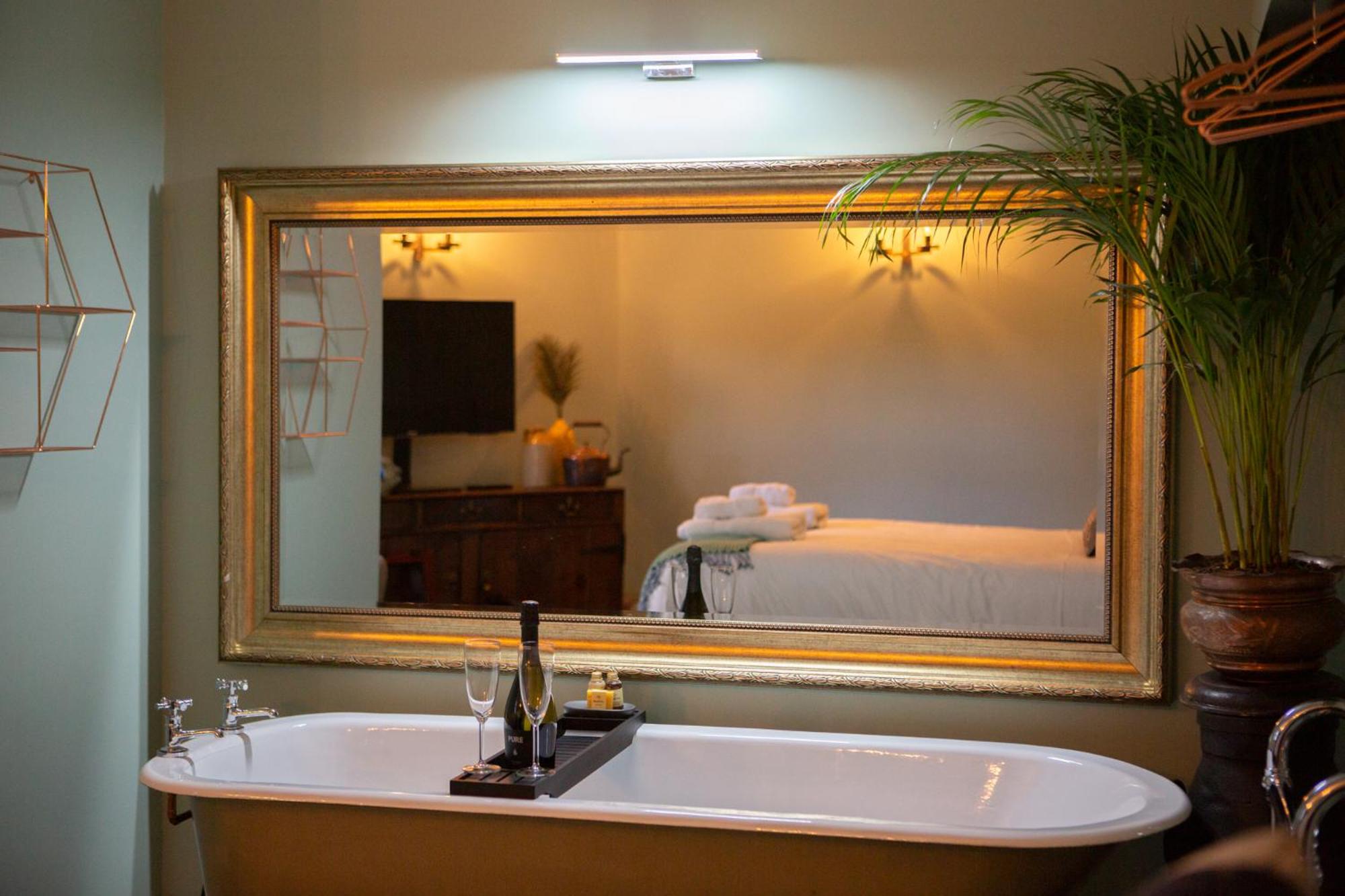 Junior Suite with Garden View - Photo 17