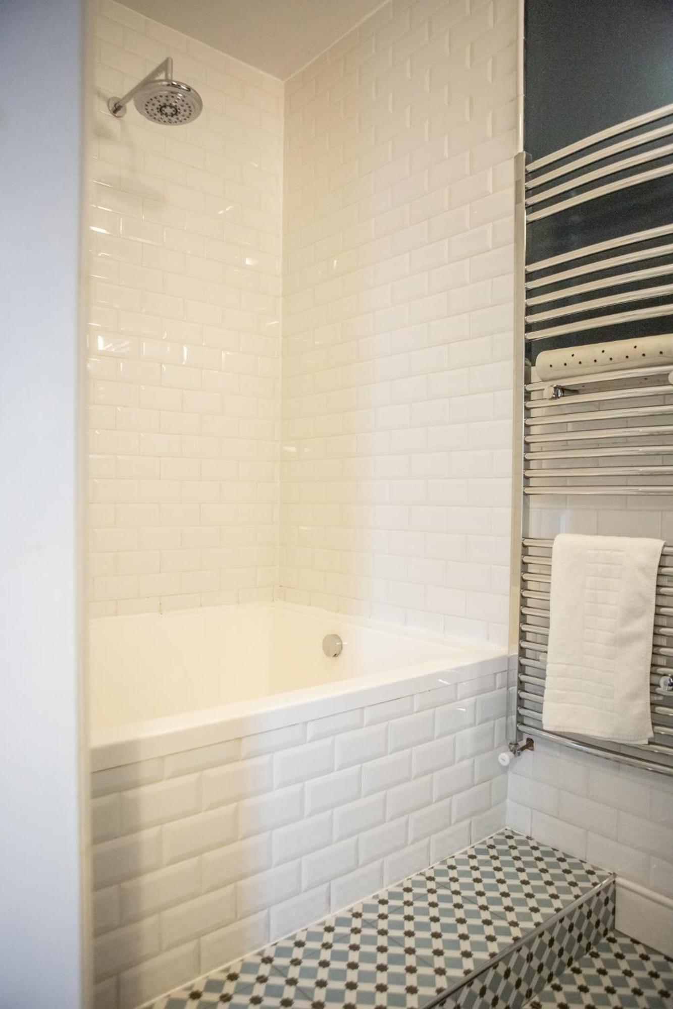 Suite with Balcony - Photo 20
