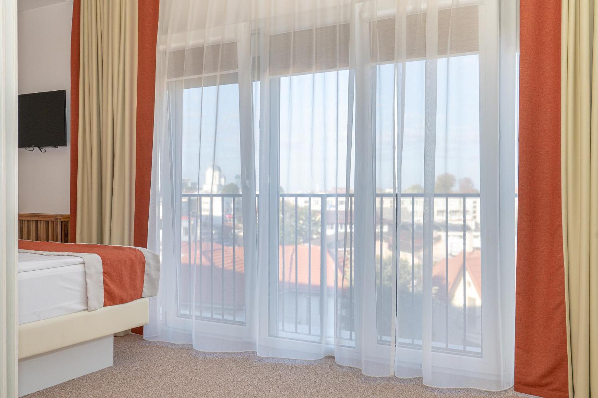 Double Room with City View - No Balcony photo 3