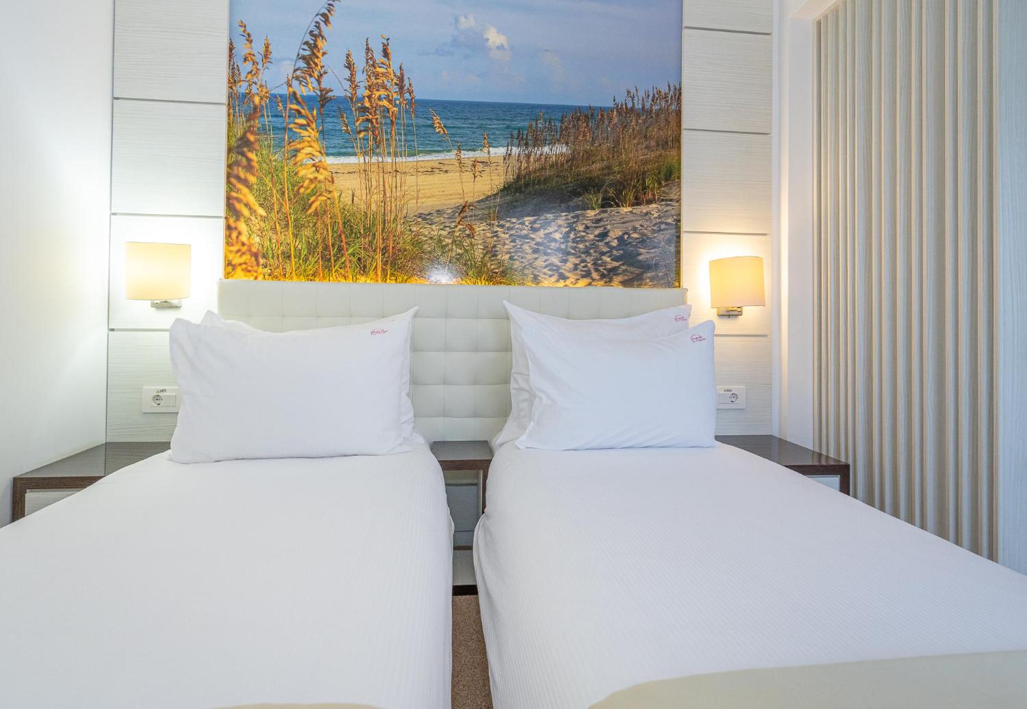 Twin Room with City View photo 3