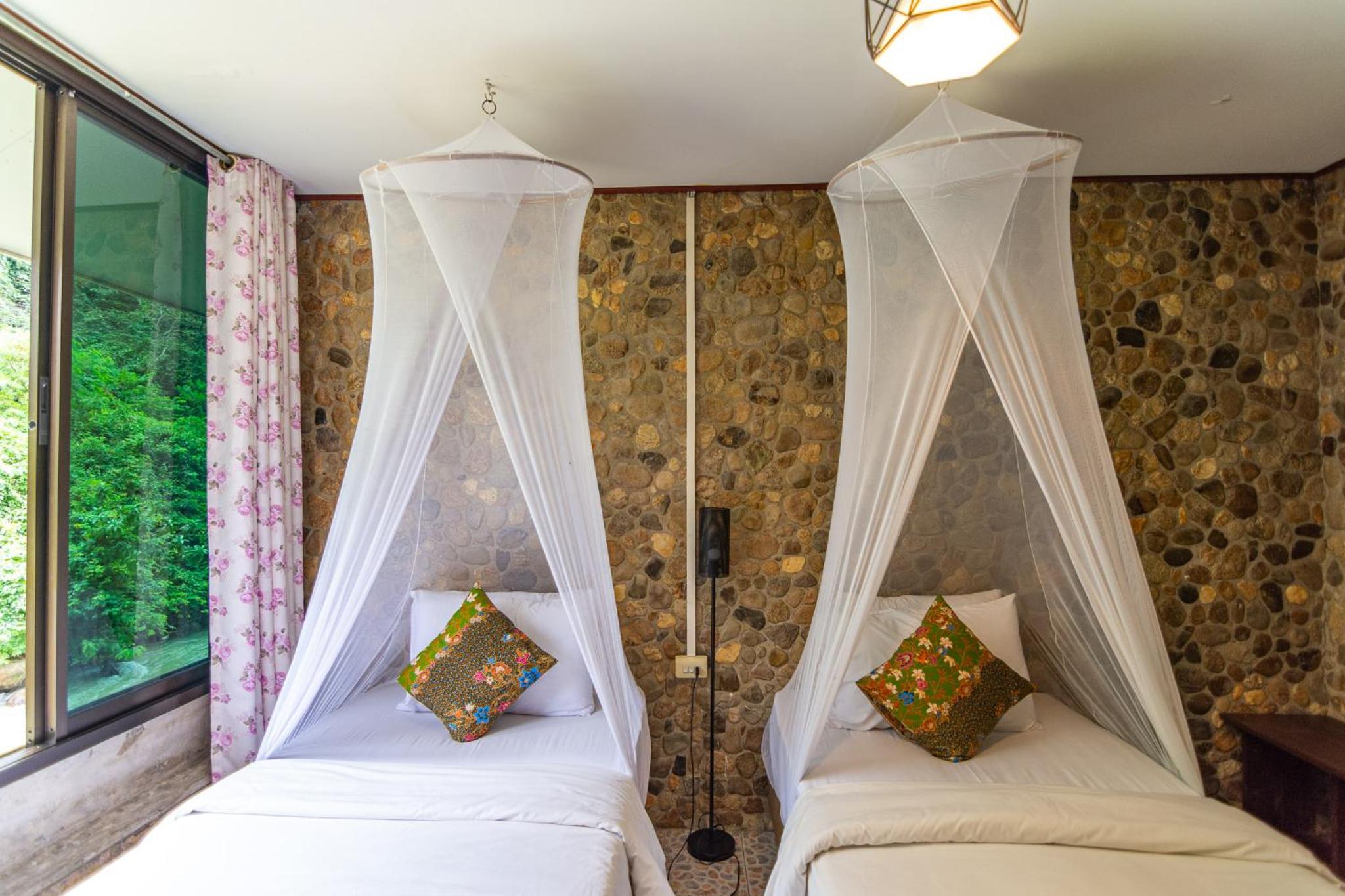 Twin Room with Lake View photo 2