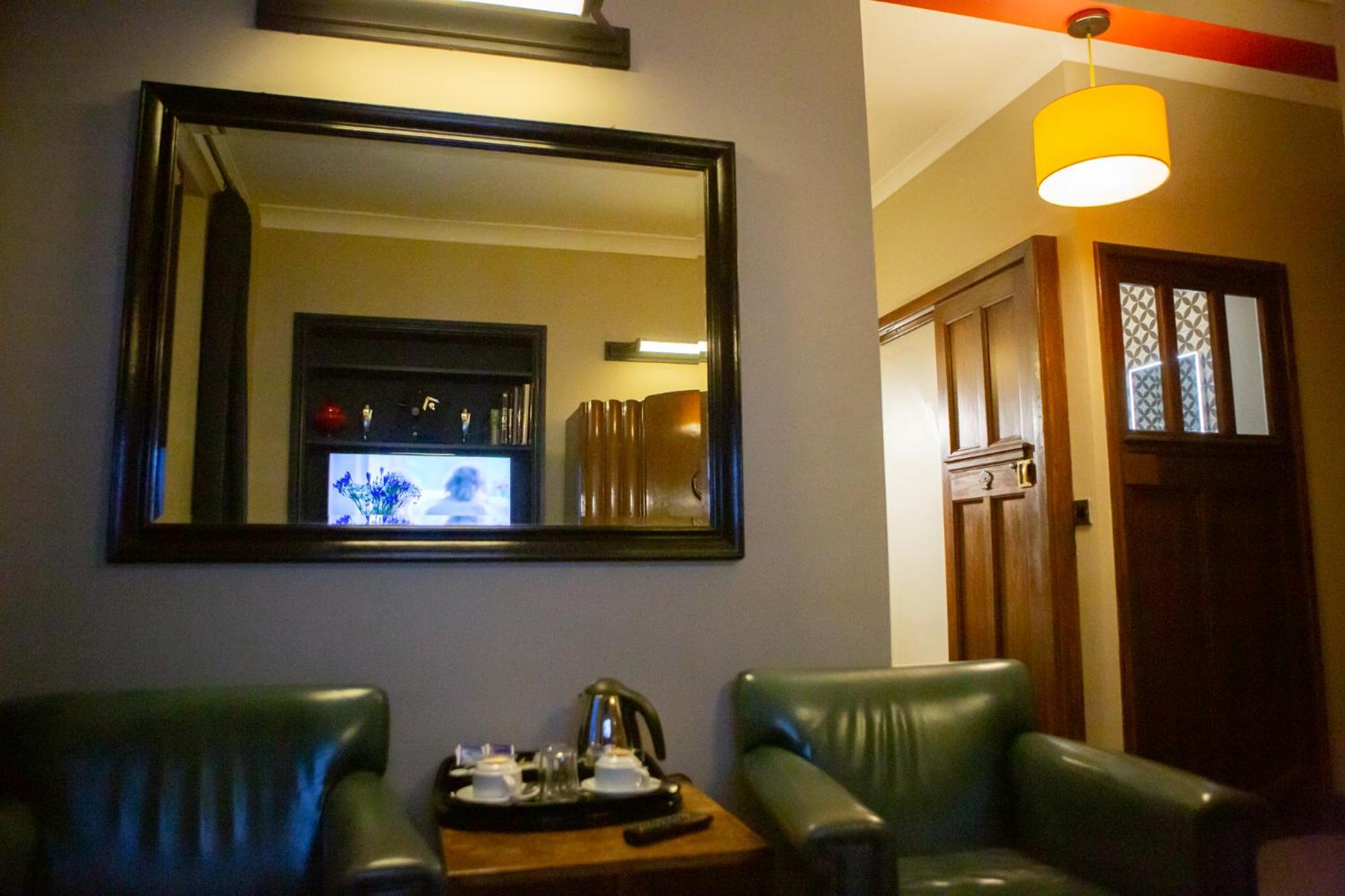 Junior Suite with Lake View - Photo 2