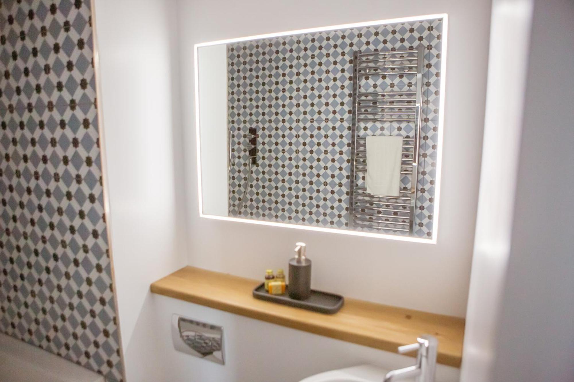 Junior Suite with Lake View - Photo 27