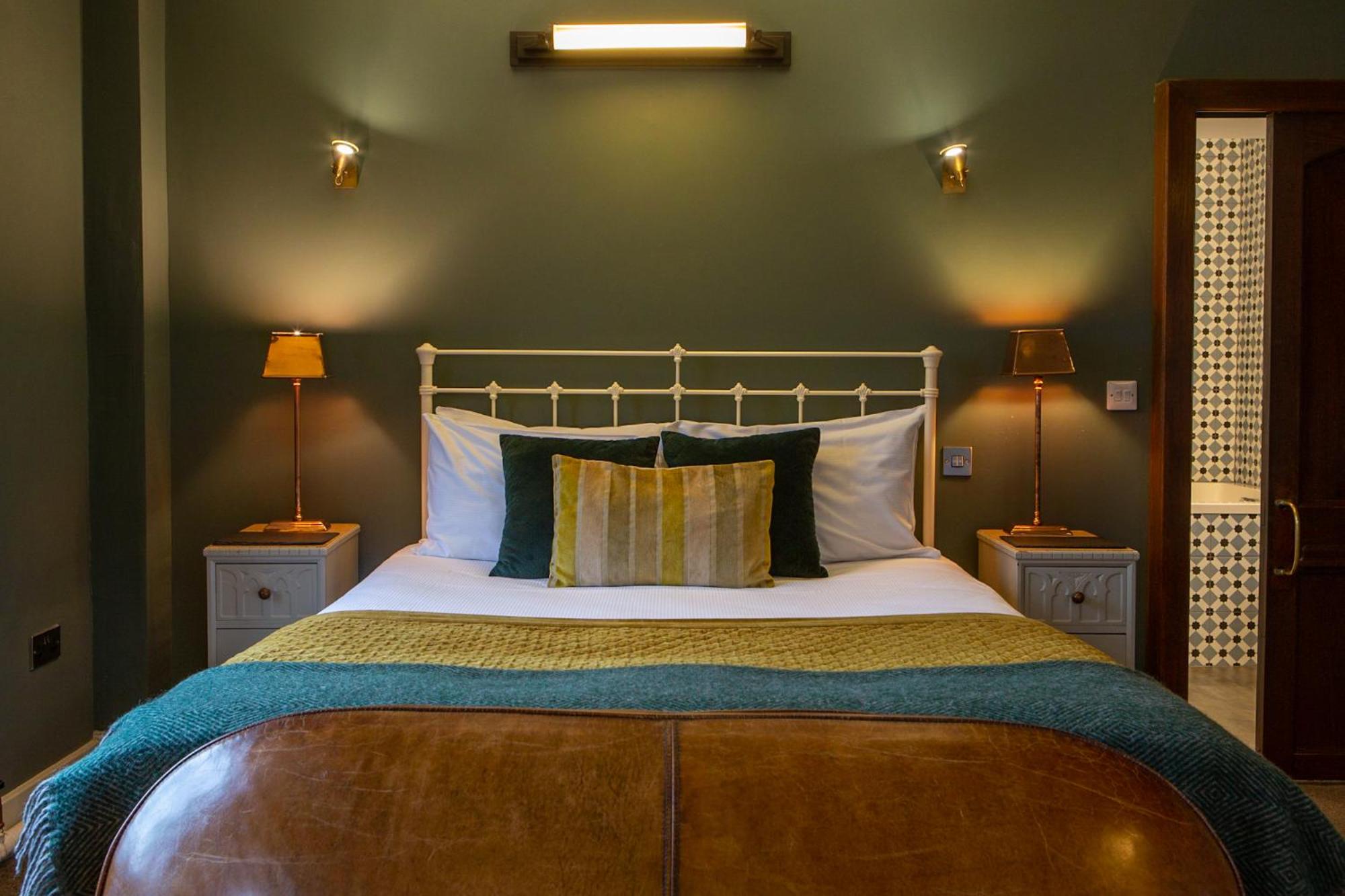 Junior Suite with Lake View - Photo 26