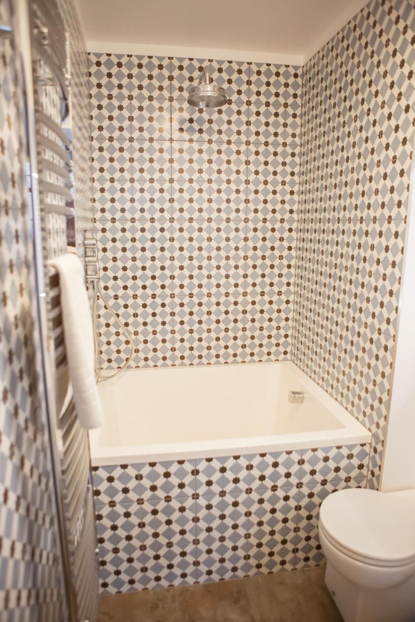 Junior Suite with Lake View - Photo 25