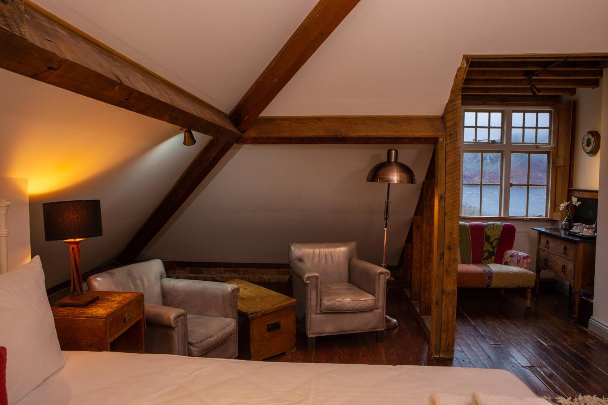 Junior Suite with Lake View - Photo 32