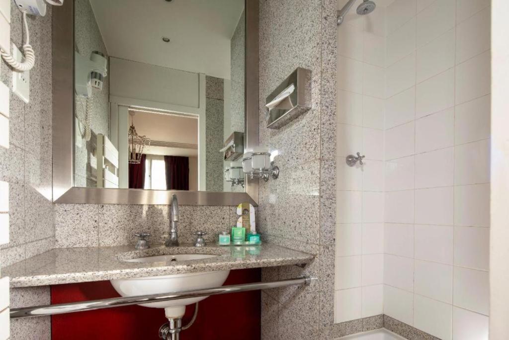 Single Room with Double Bed photo 2