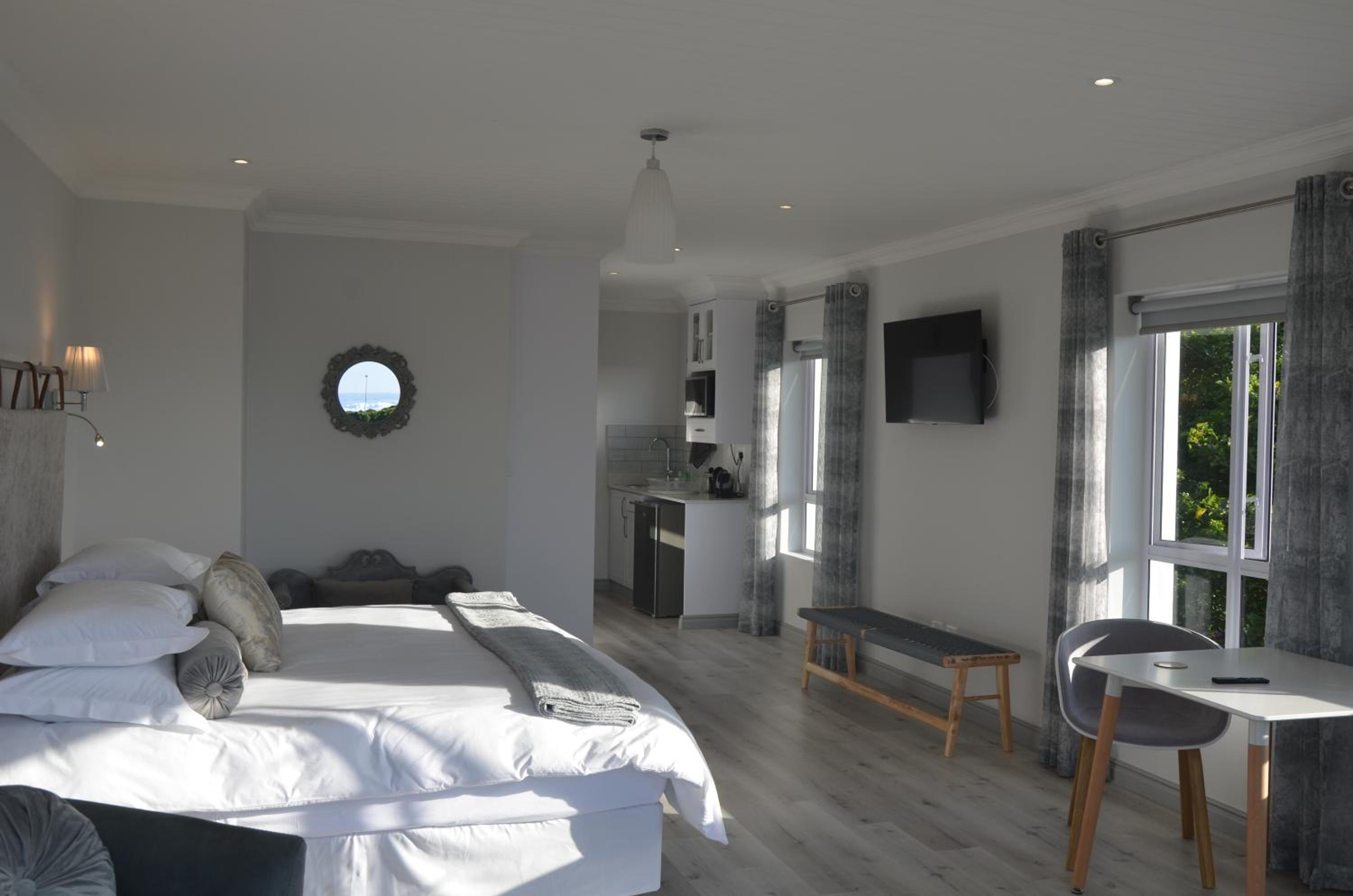 Honeymoon Suite photo 3