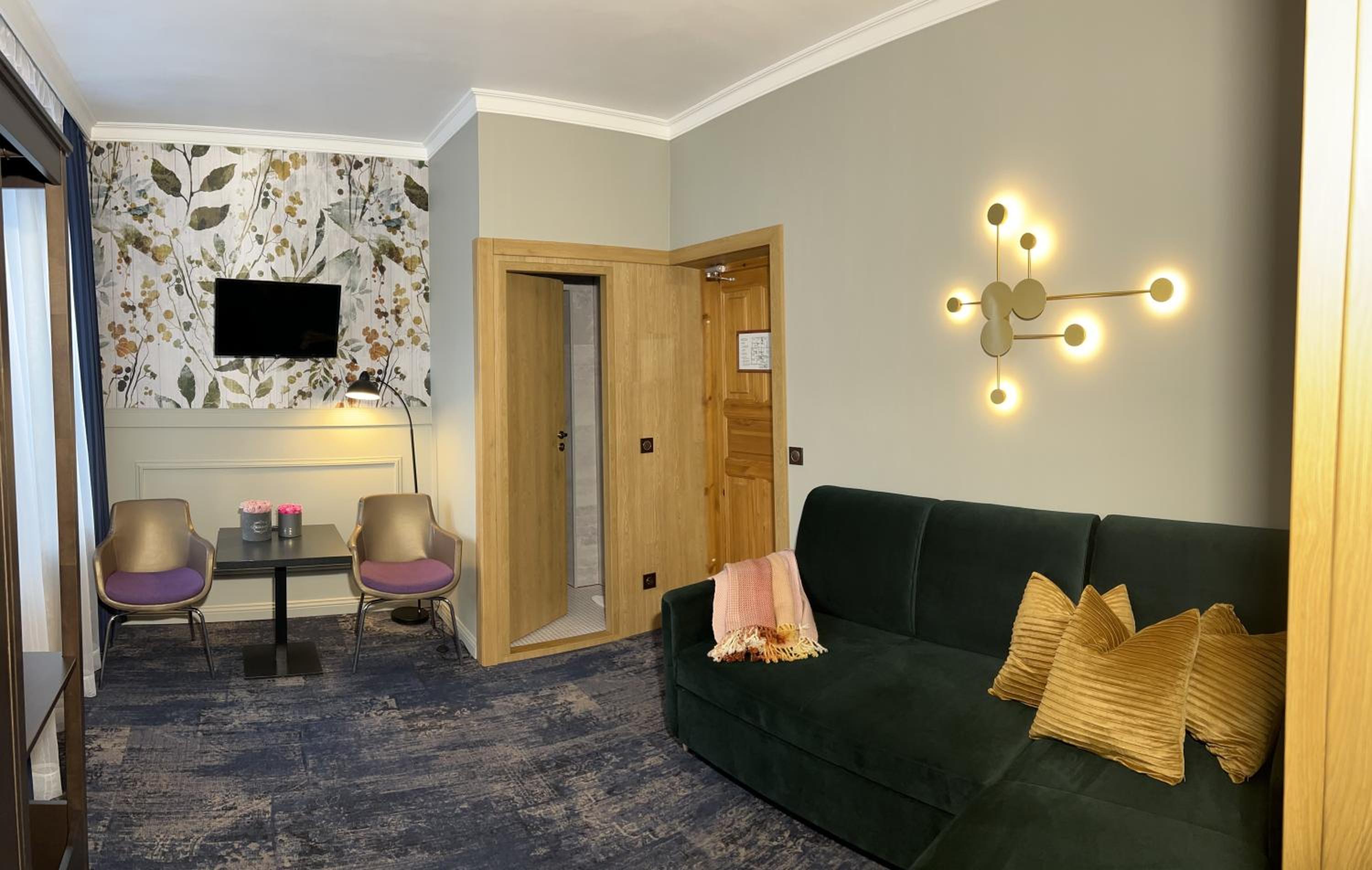 Deluxe Double or Twin Room with River View - Photo 10