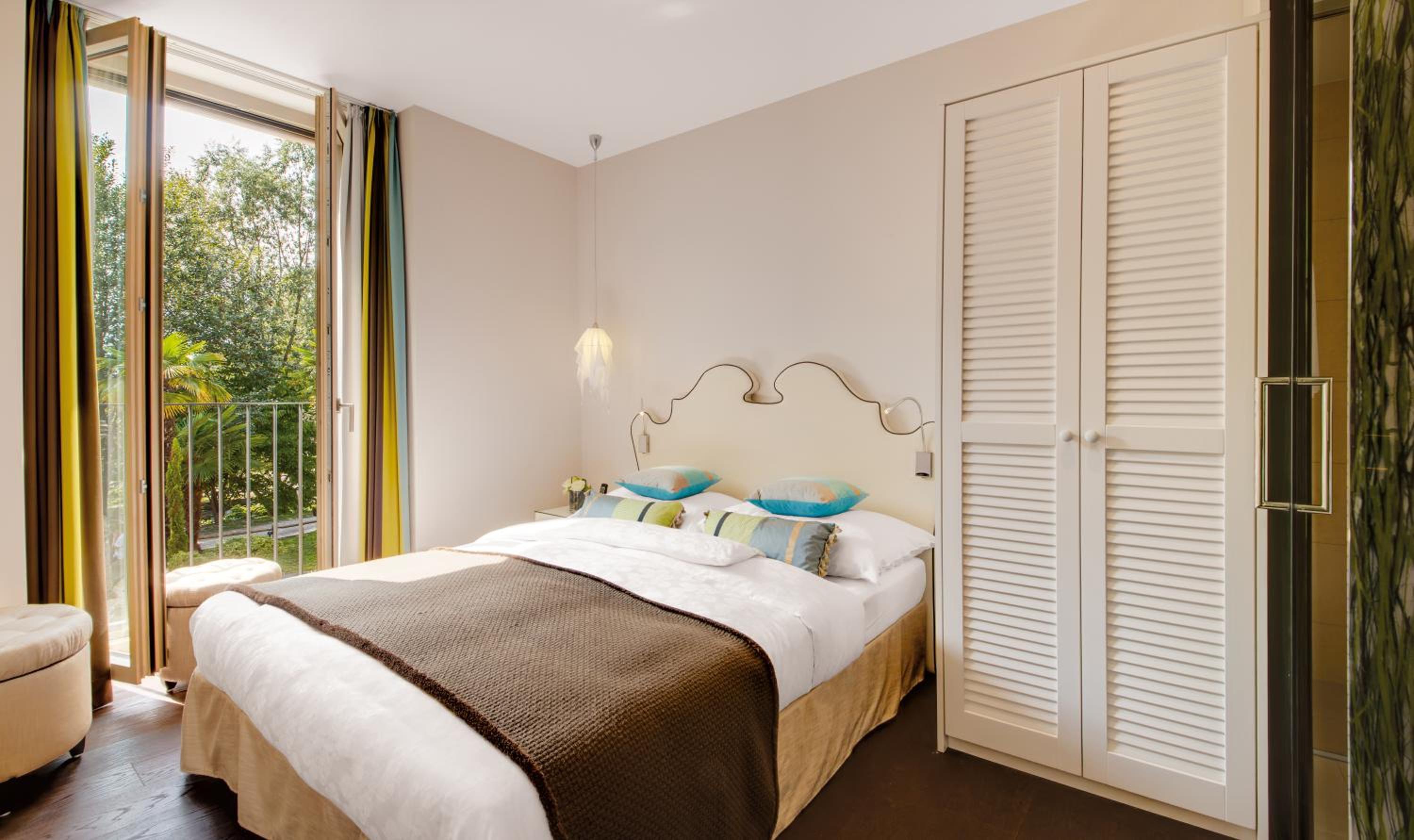 Medium Double Room - Photo 3
