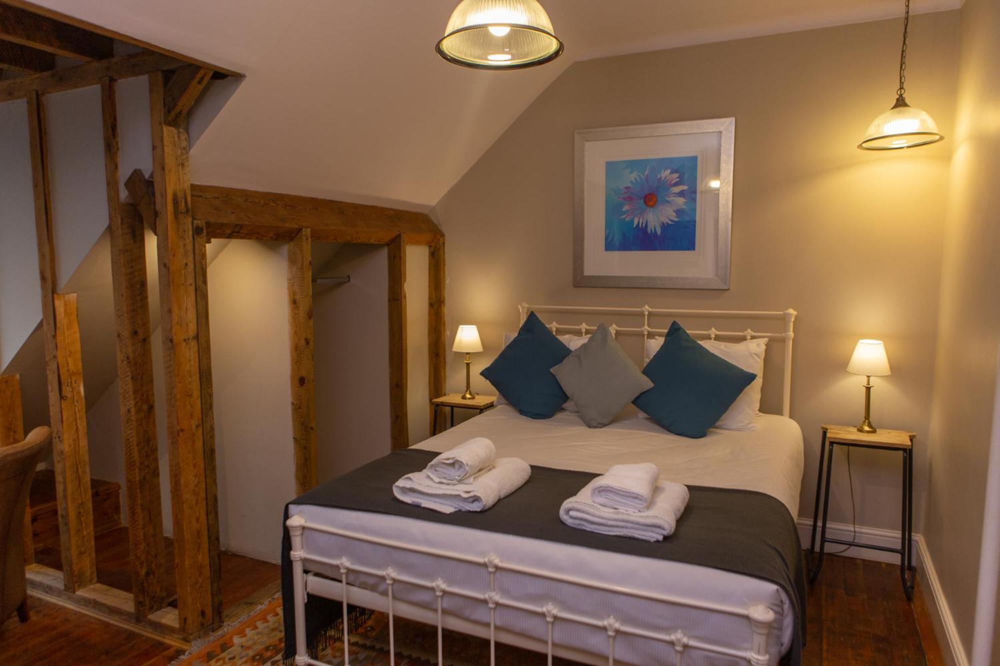 King Room with Lake View - Photo 10