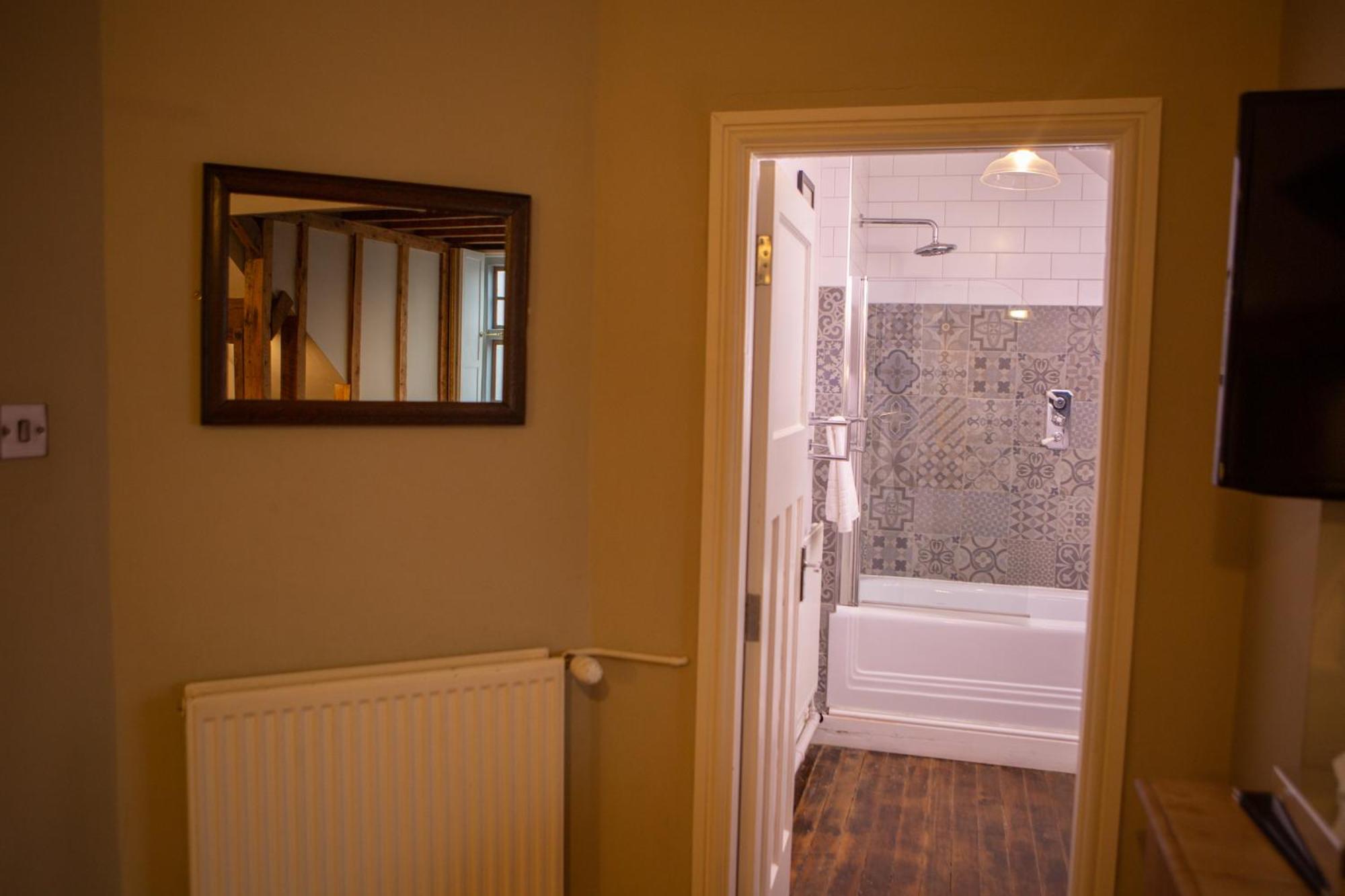King Room with Lake View - Photo 32