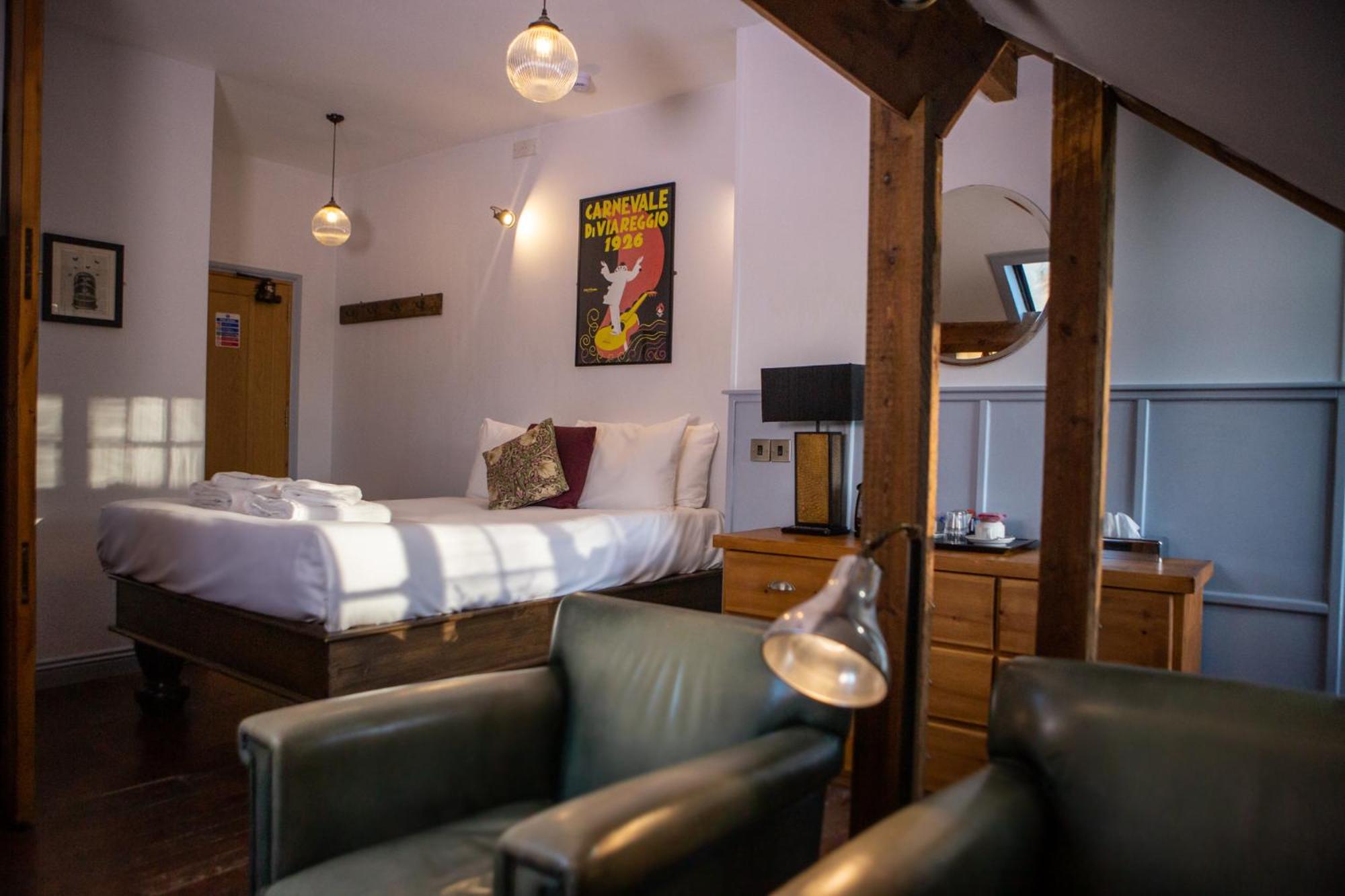King Room with Lake View - Photo 21