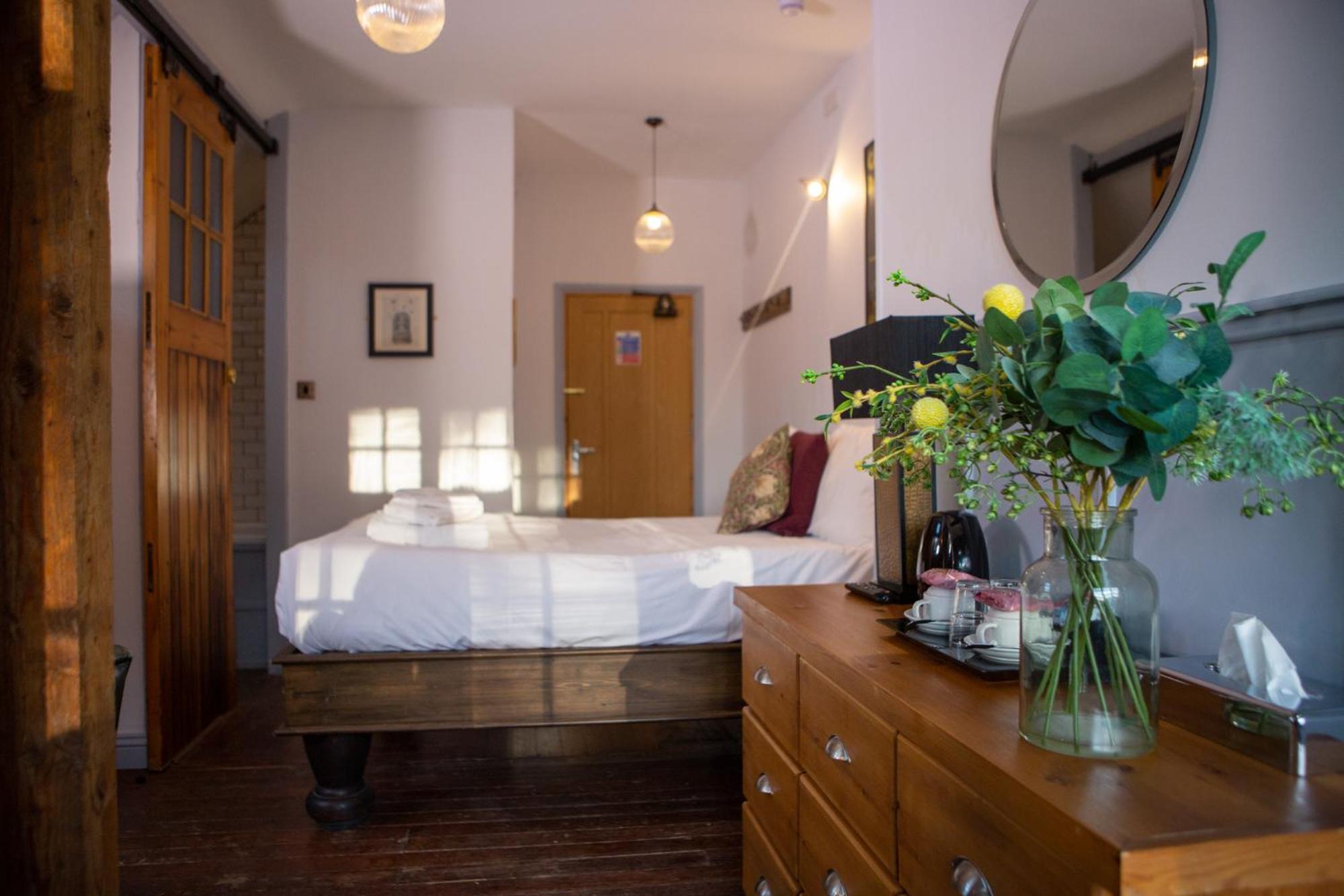 King Room with Lake View - Photo 19