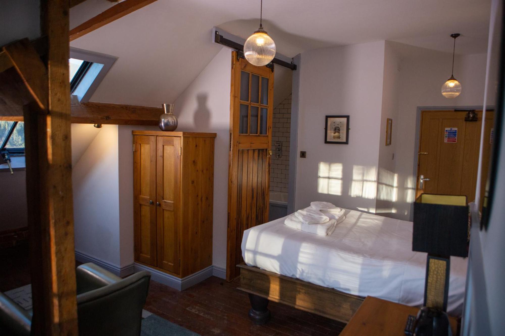 King Room with Lake View - Photo 23