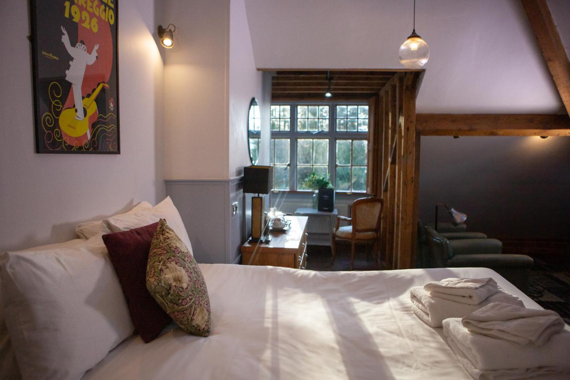 King Room with Lake View - Photo 26