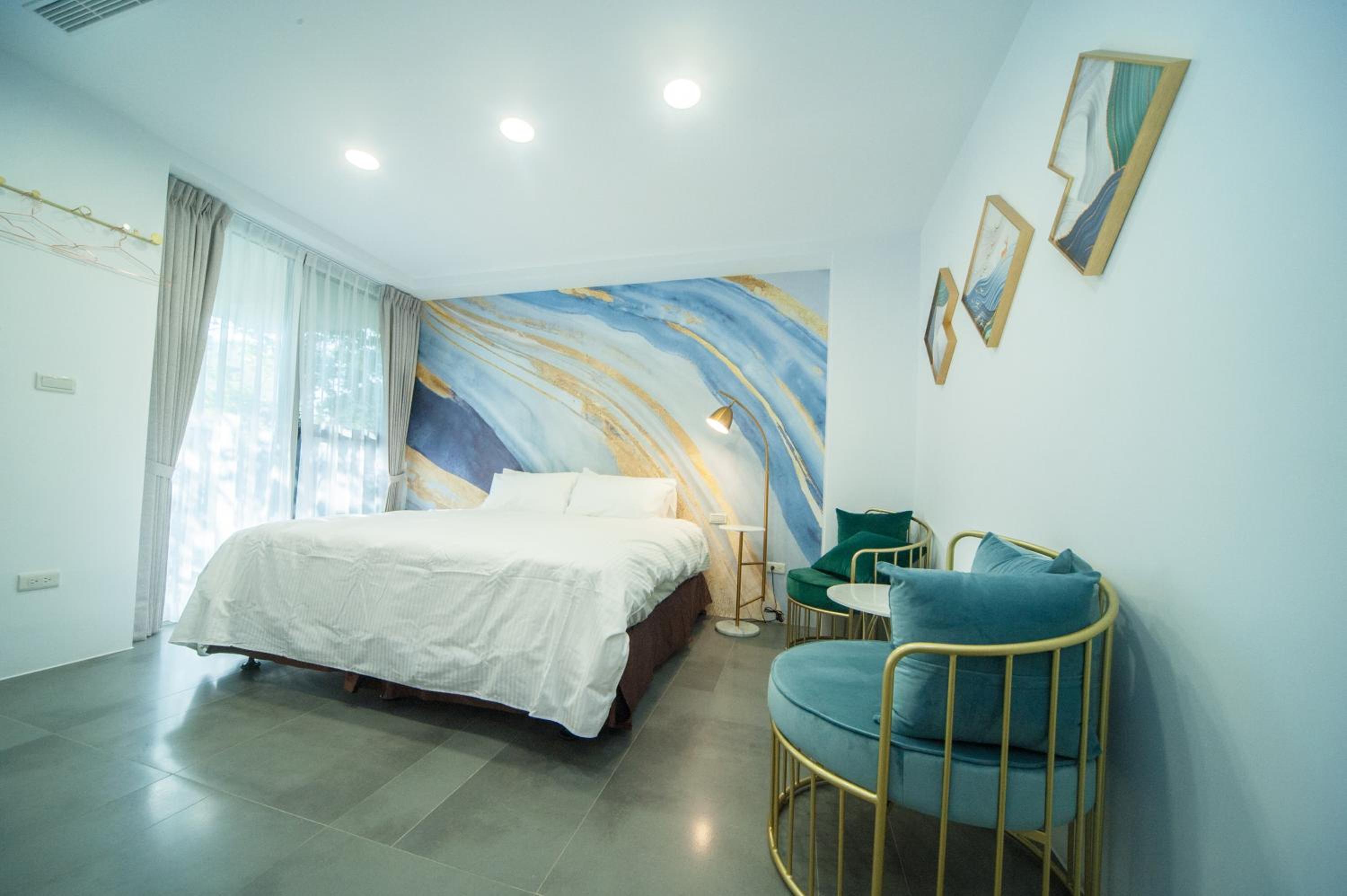 Deluxe King Room photo 1