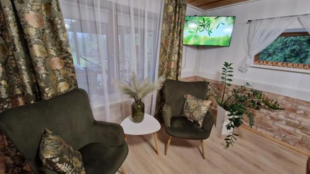 One-Bedroom House - Photo 6