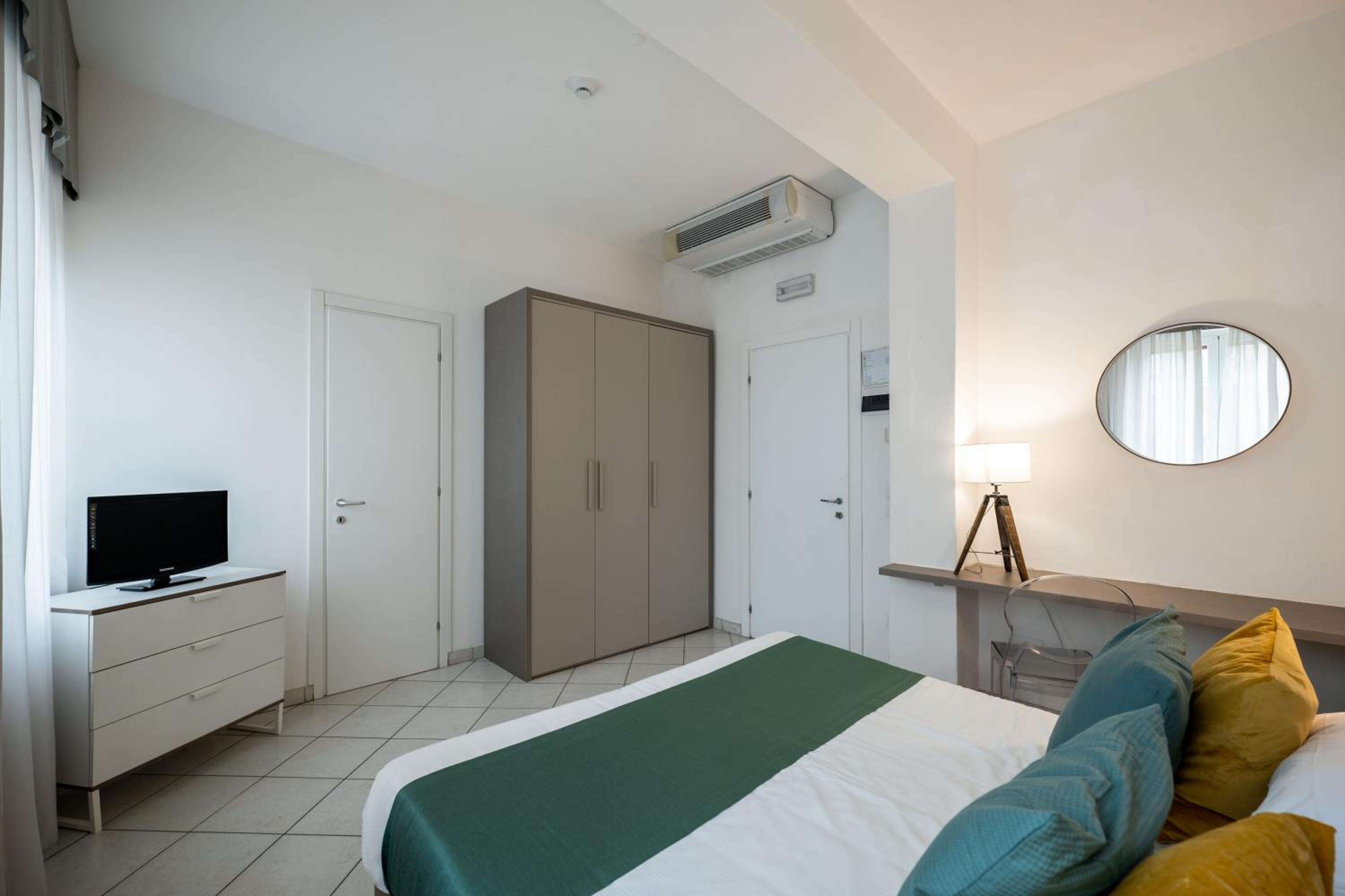 Standard Double or Twin Room - Photo 1