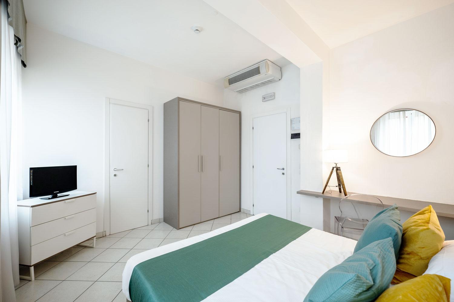 Standard Double or Twin Room - Photo 6
