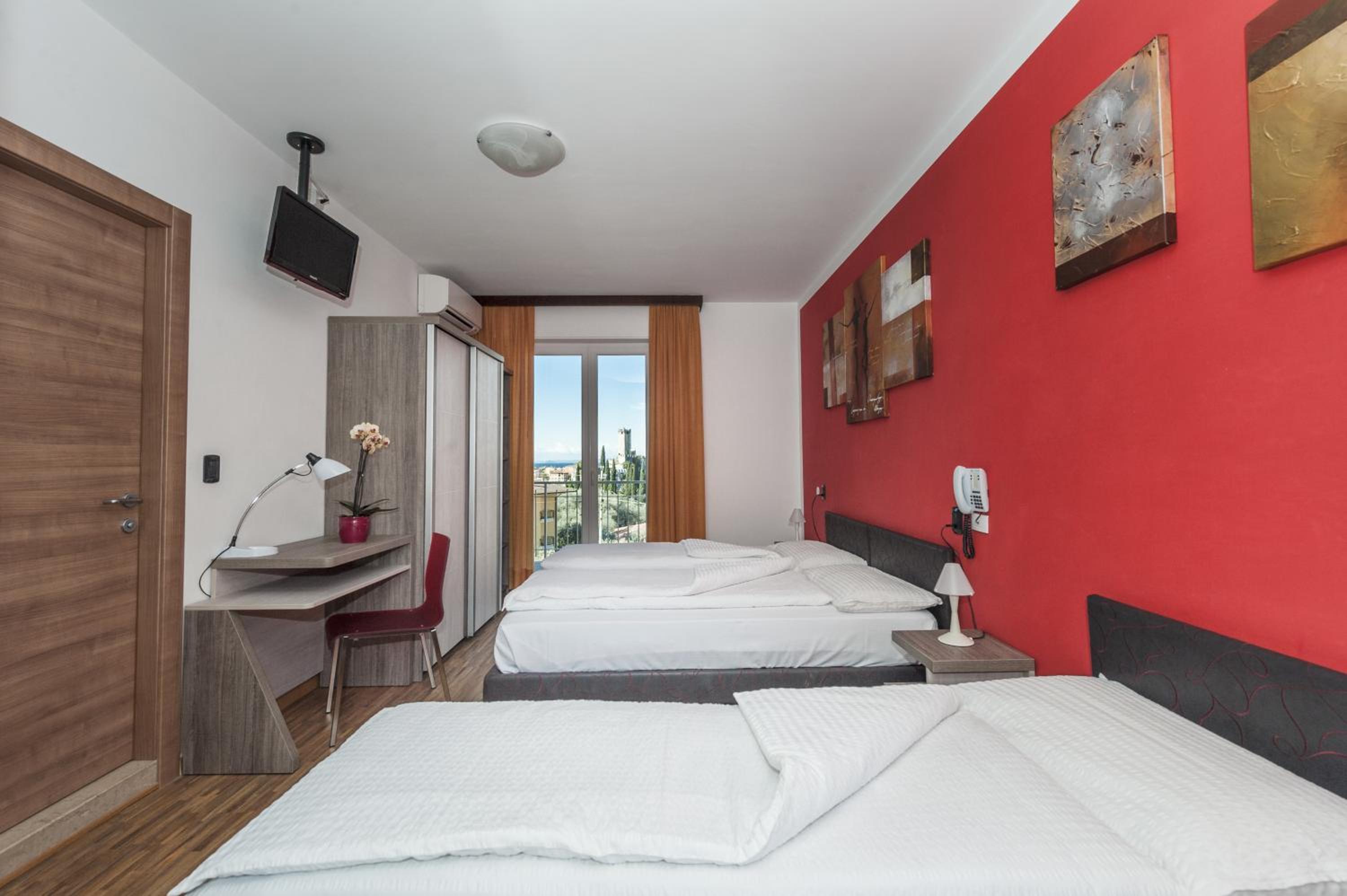 Quadruple Room with Lake View - Upper Floor
