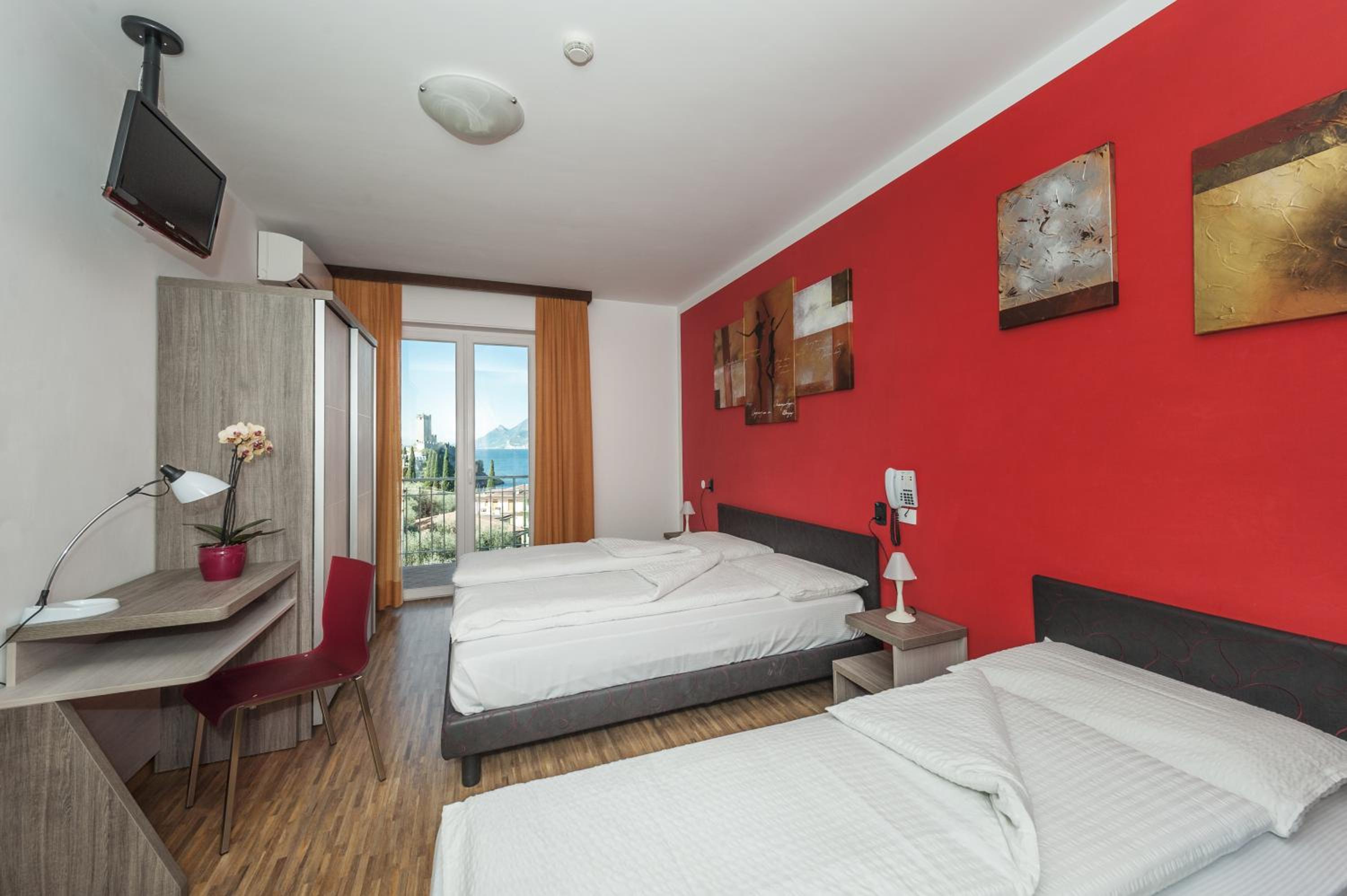 Triple Room with Lake View - Upper Floor photo 1