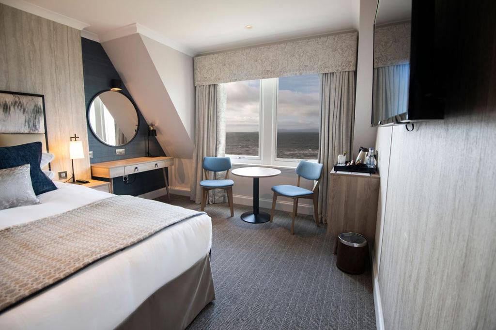 Double Room with Sea View - Photo 4