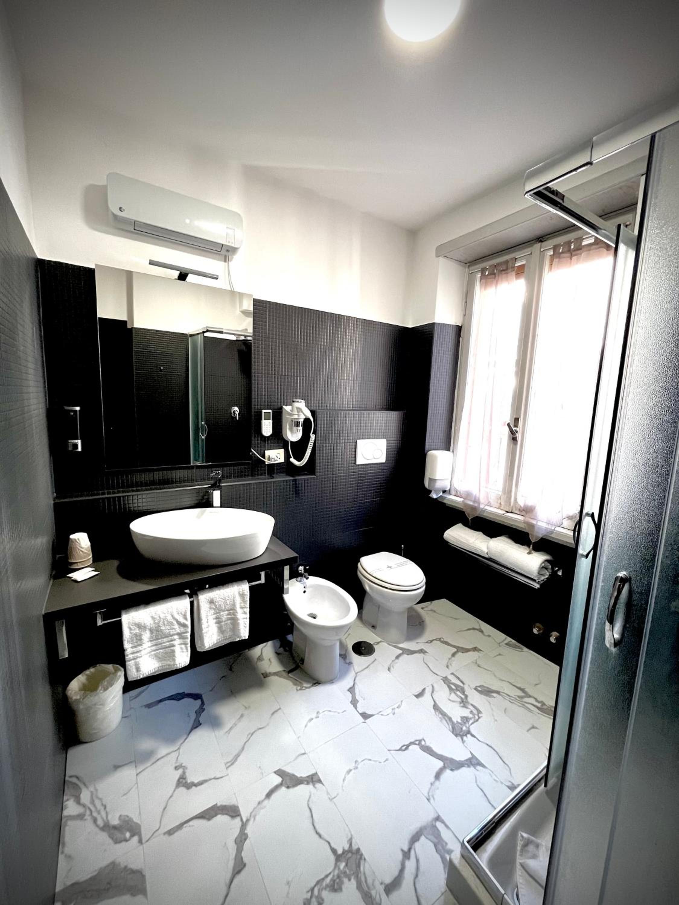 Deluxe Double or Twin Room with Balcony photo 2