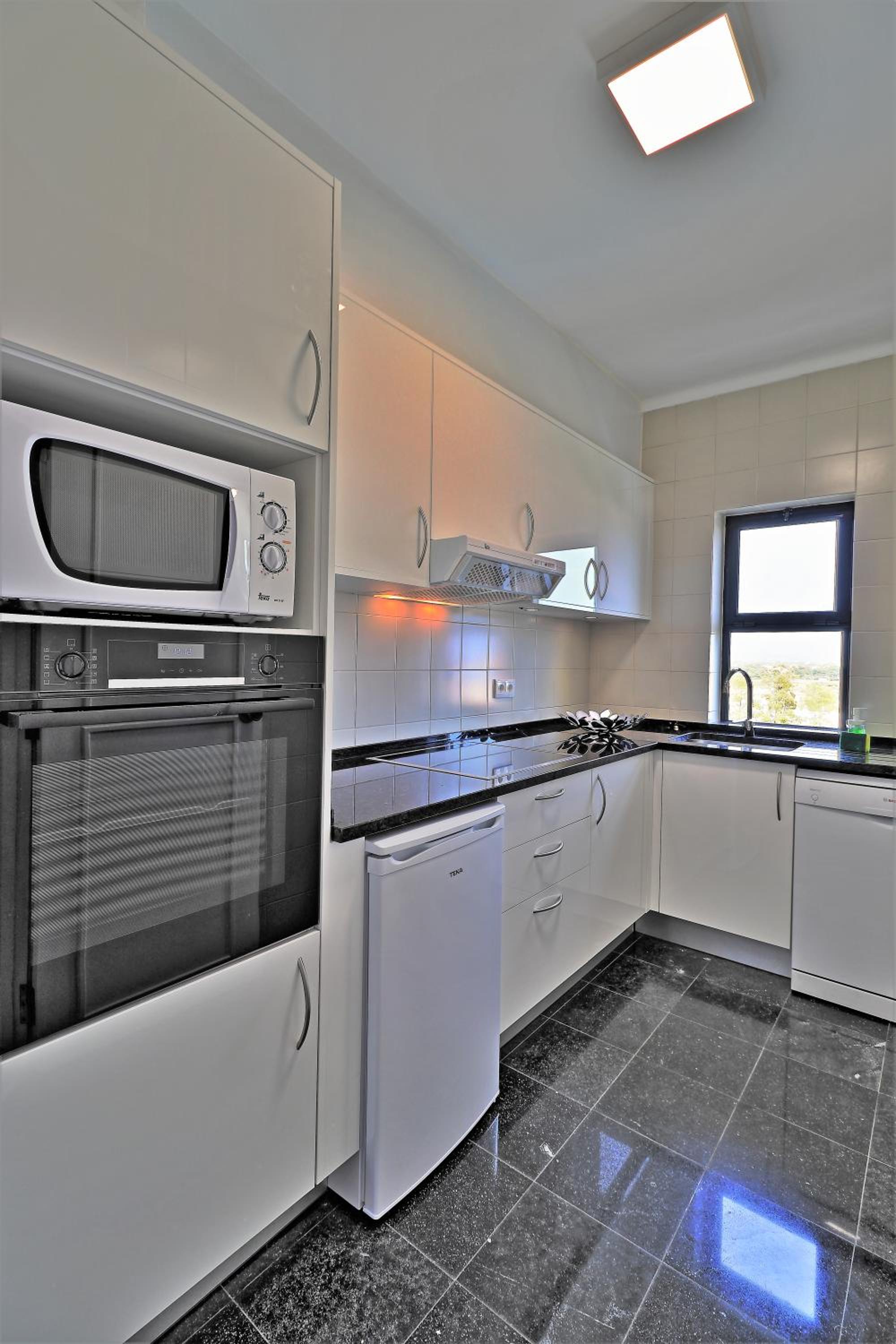 One-Bedroom Apartment - Photo 4