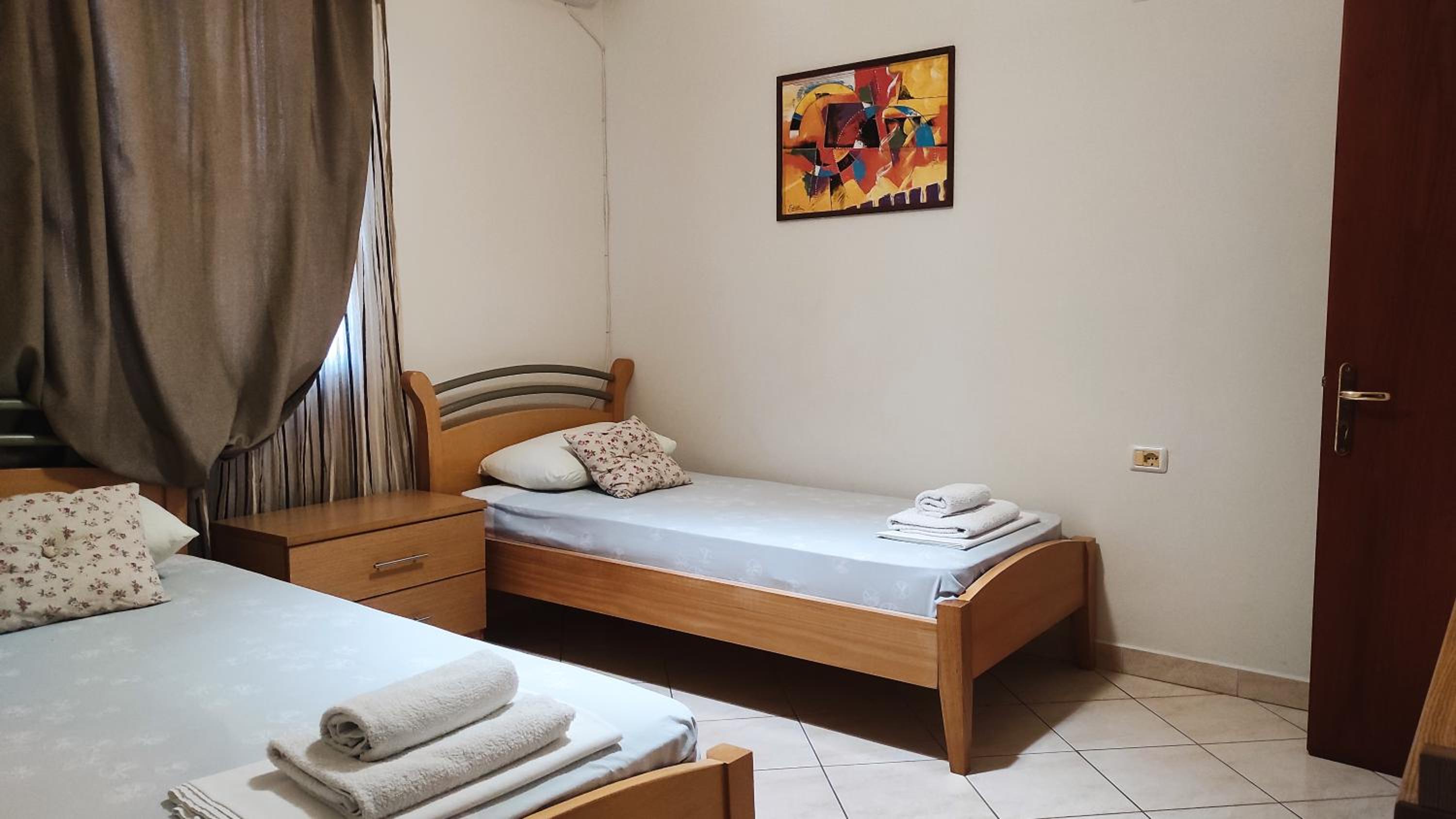 Economy Twin Room photo 1