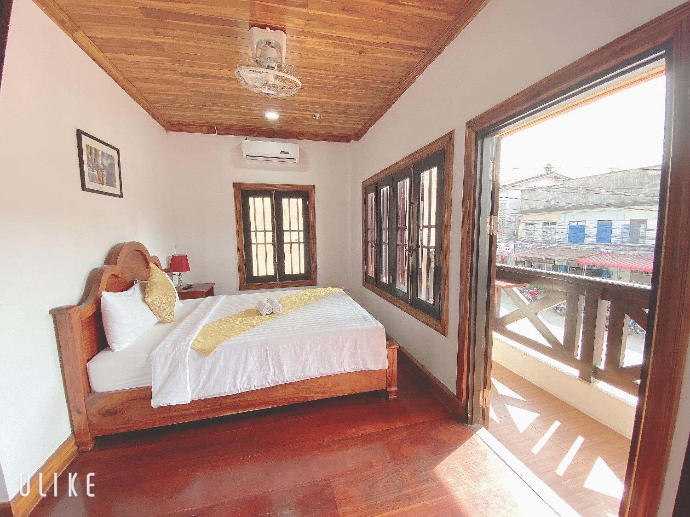 Deluxe Double Room with Balcony - Photo 3