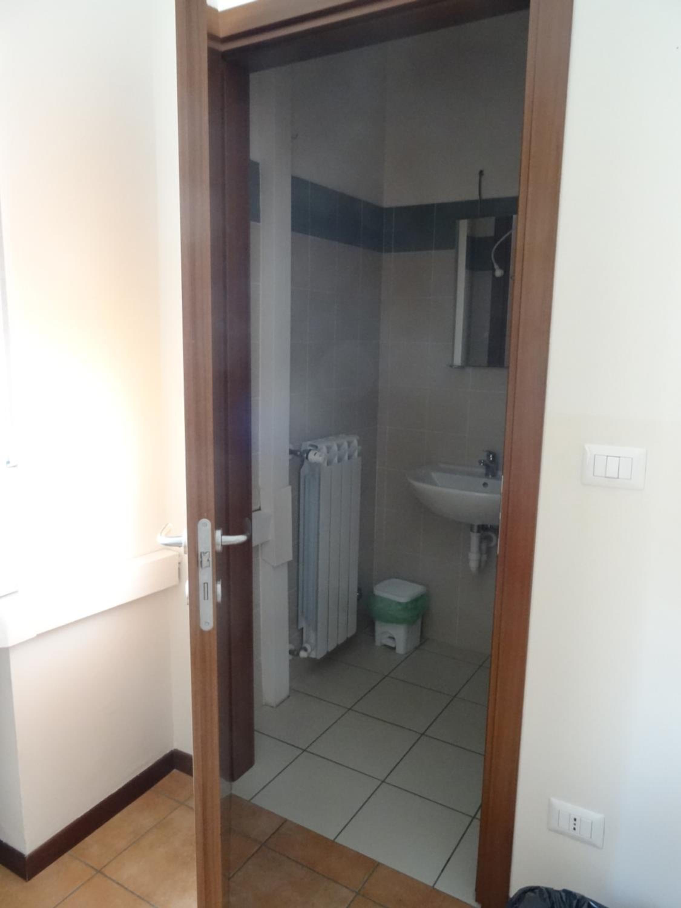 Twin Room with Private Bathroom photo 2