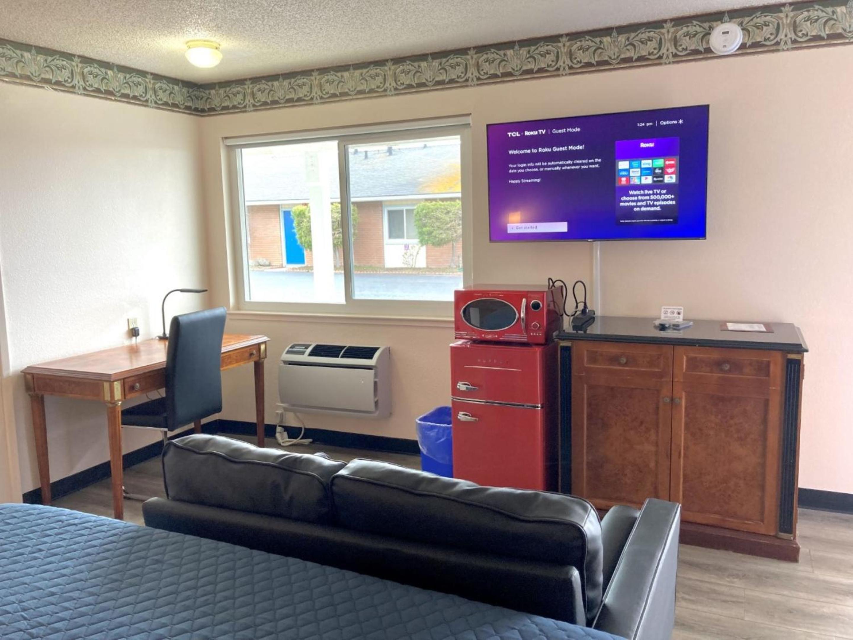 Deluxe King Room - Photo 16