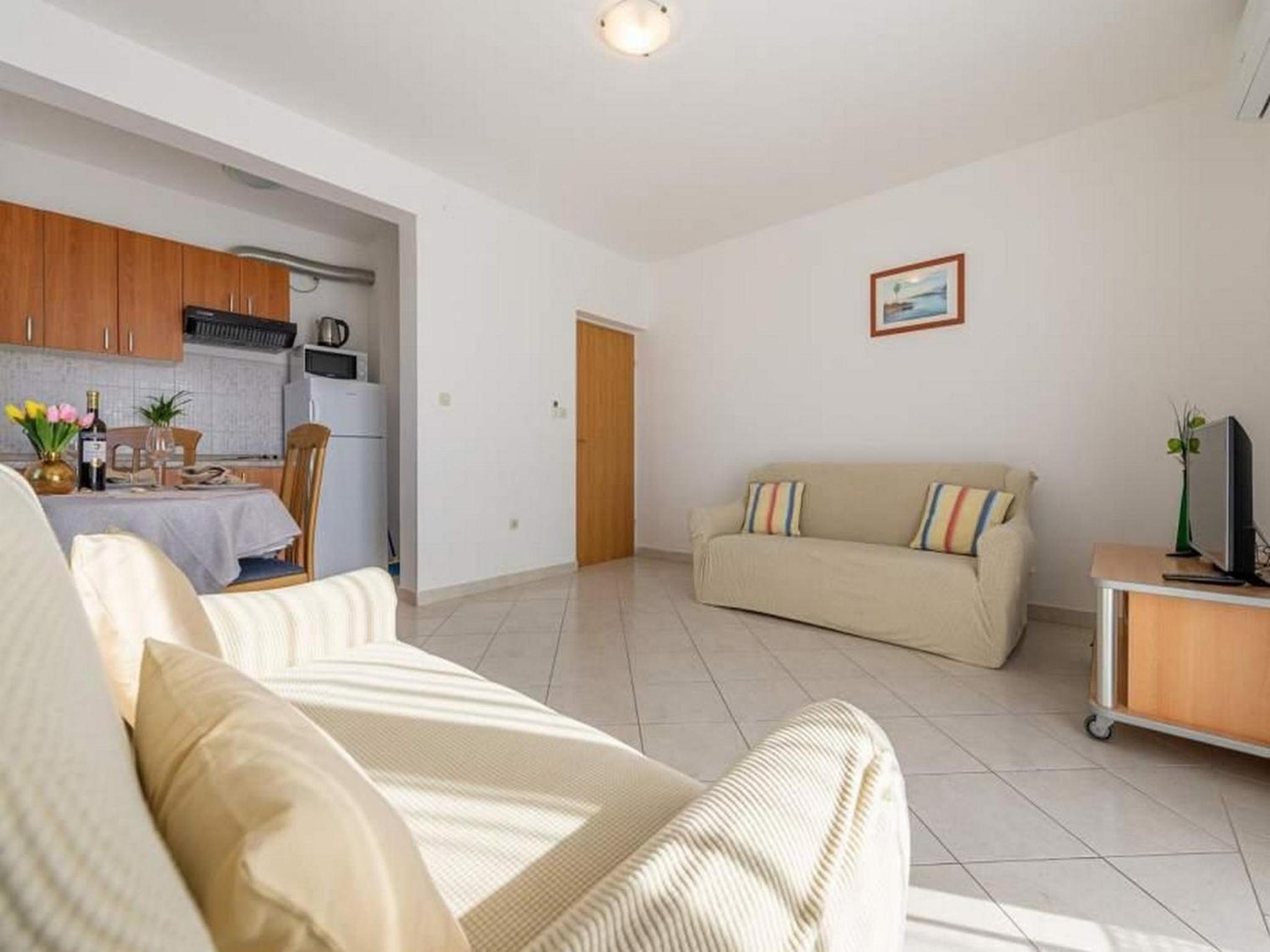 One Bedroom Apartment with Balcony photo 2