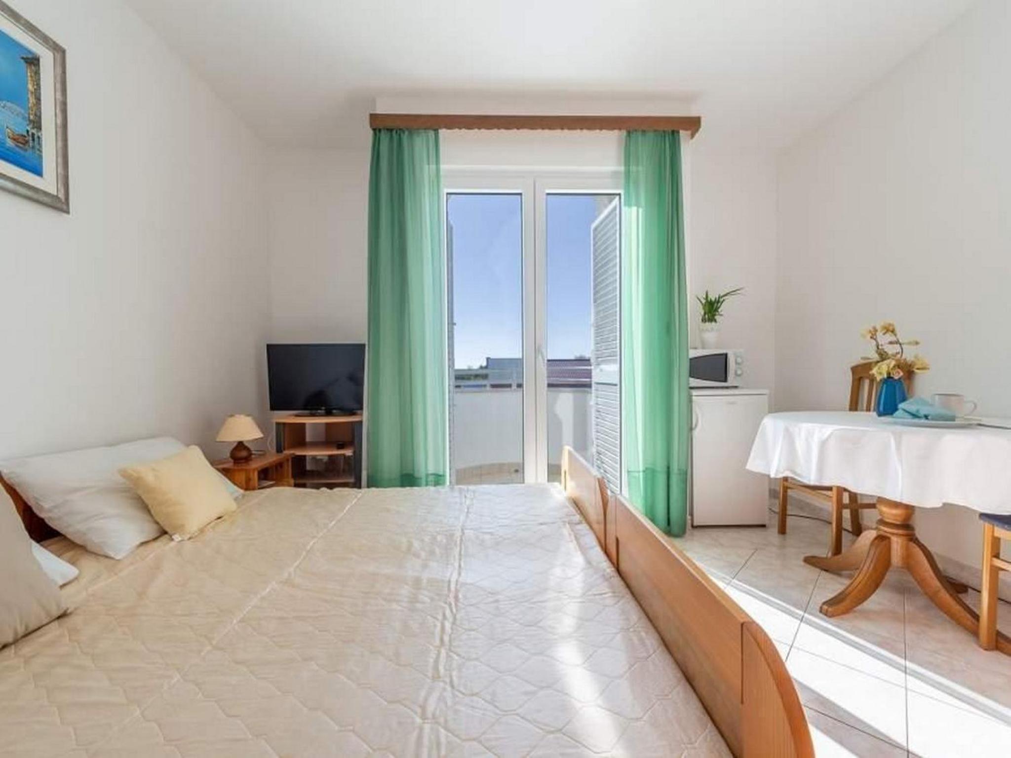 Studio Apartment with Balcony photo 1