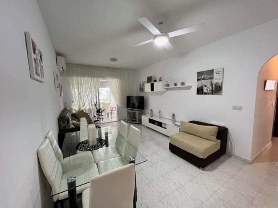 Apartamento con vista a la piscina
