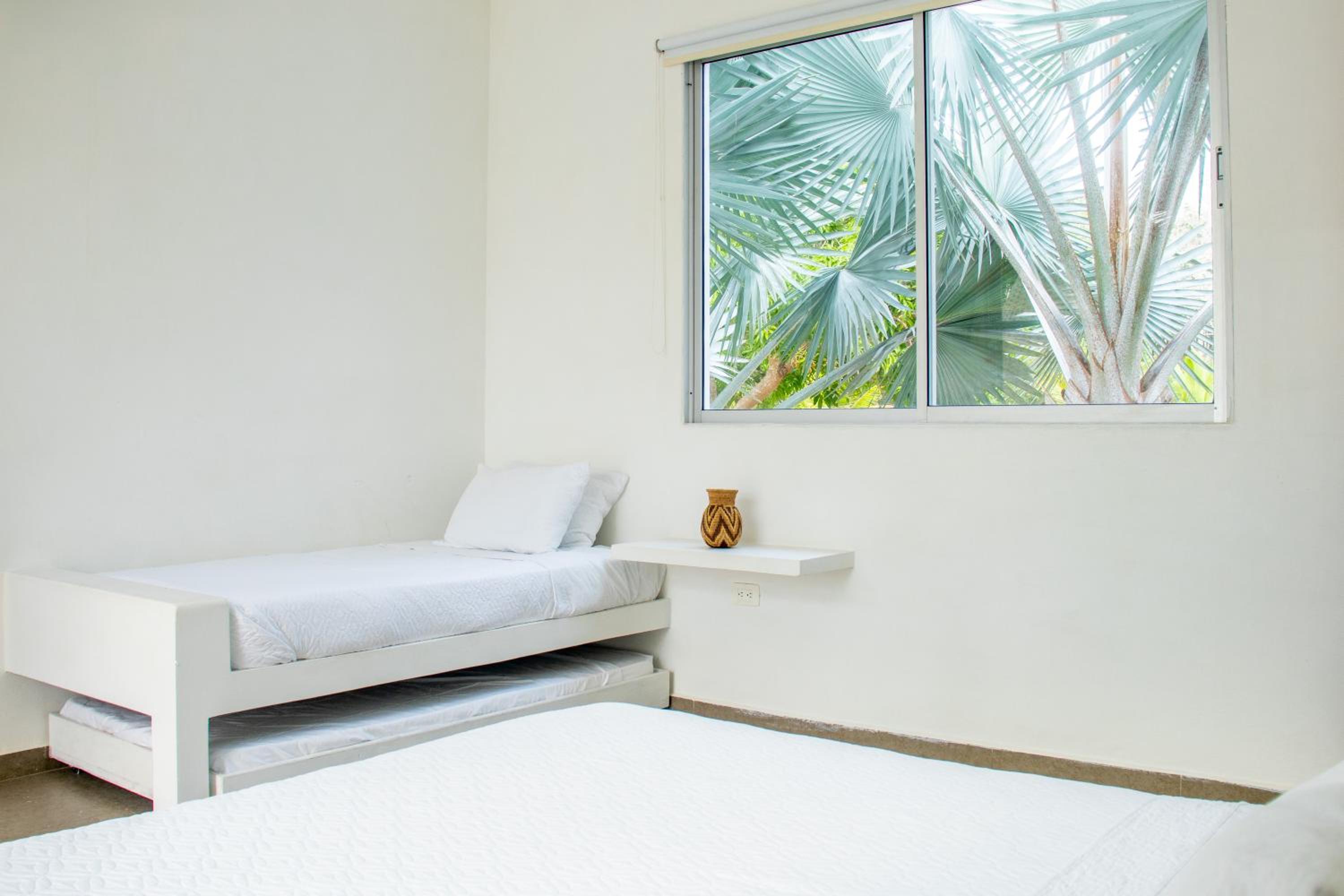 Quadruple Room with Private Bathroom photo 3