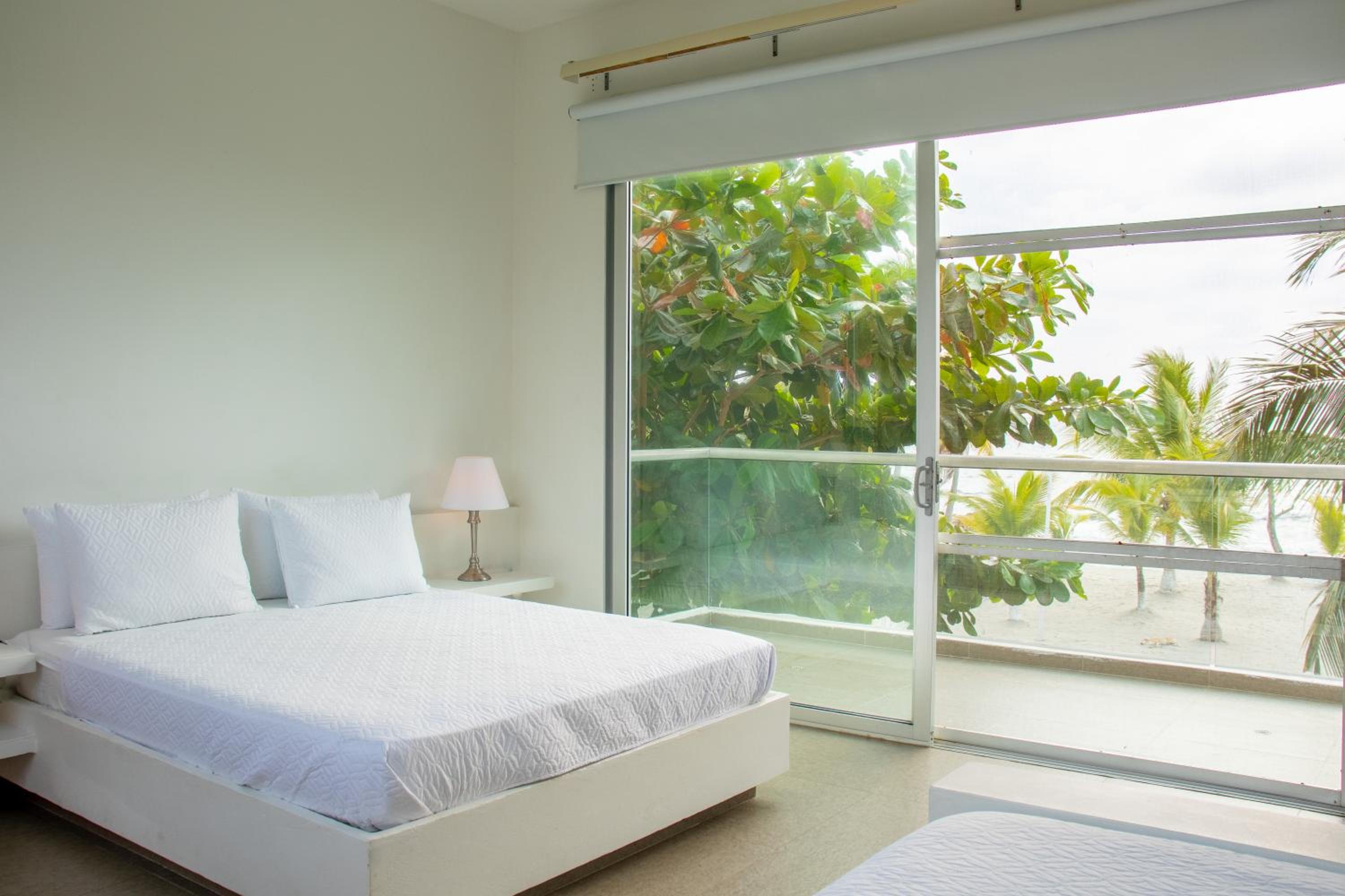 Quadruple Room with Private Bathroom photo 2