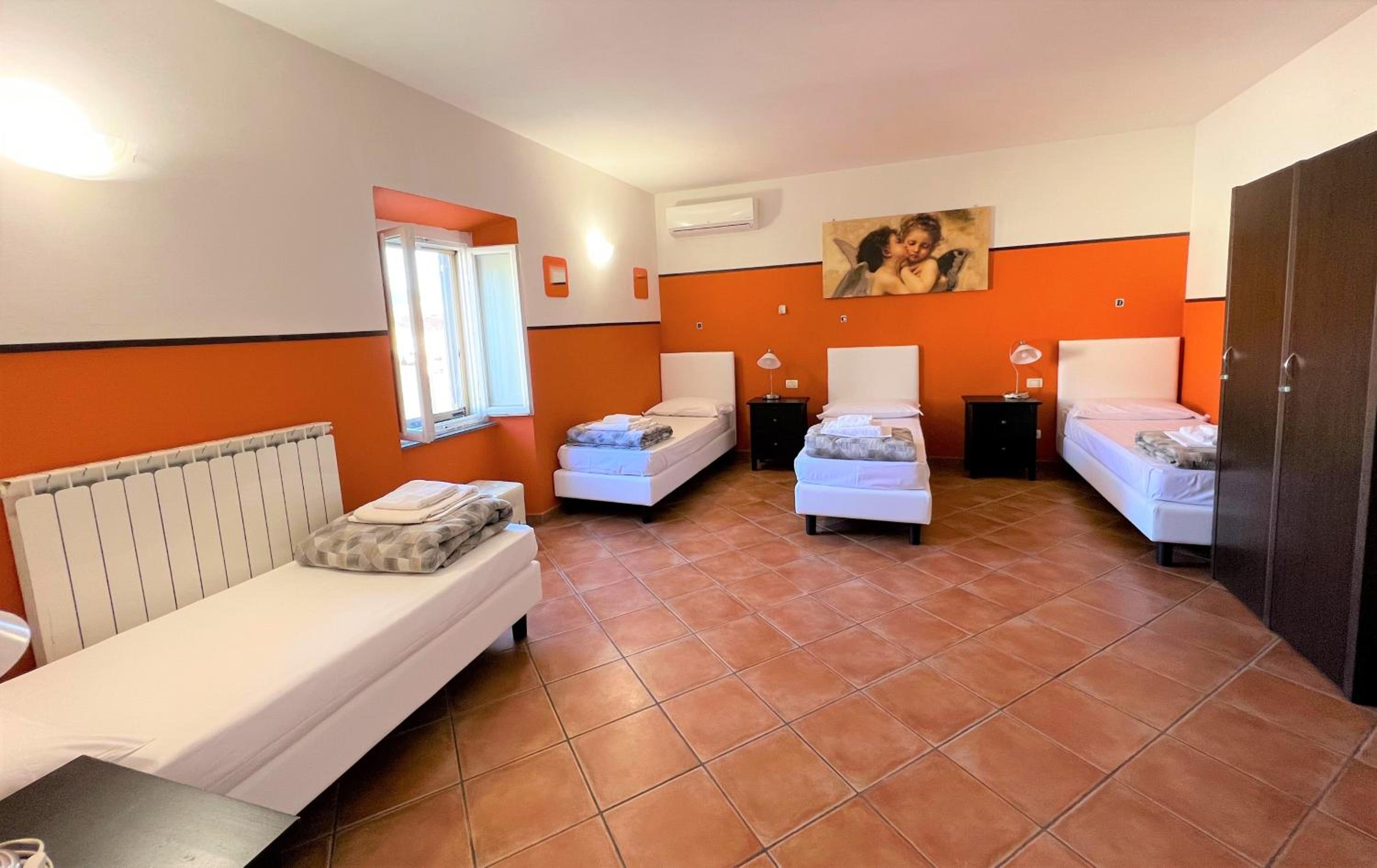 Quadruple Room with Private Bathroom photo 3