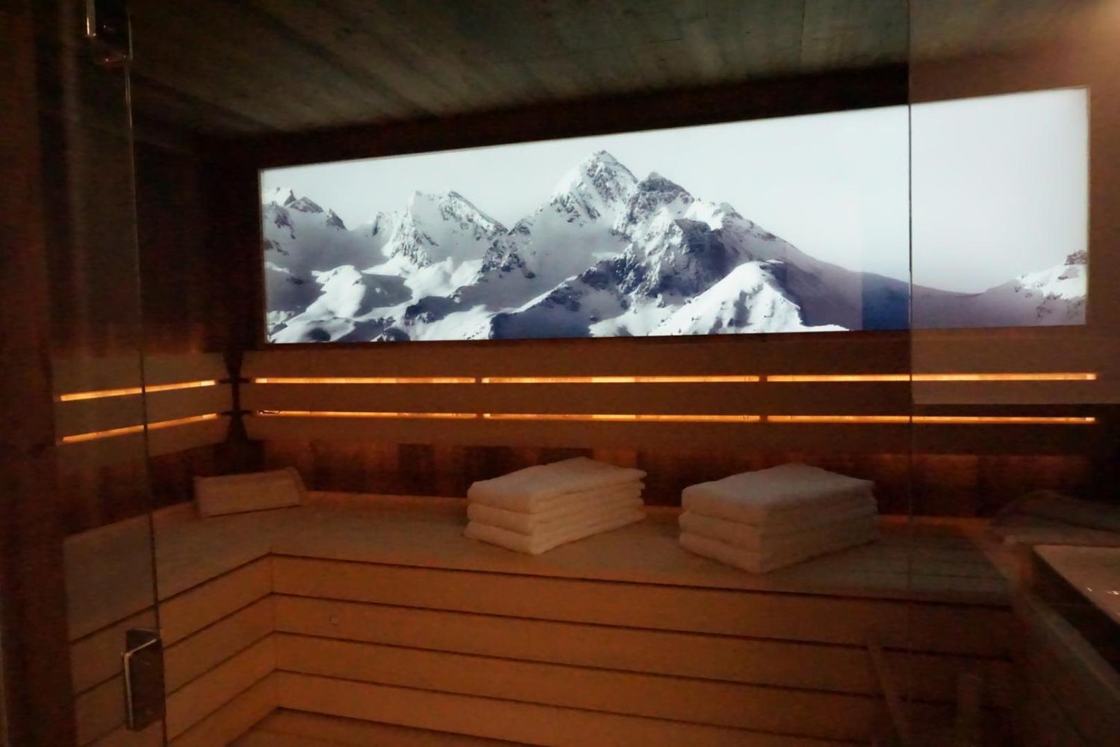 Apartment with Mountain View