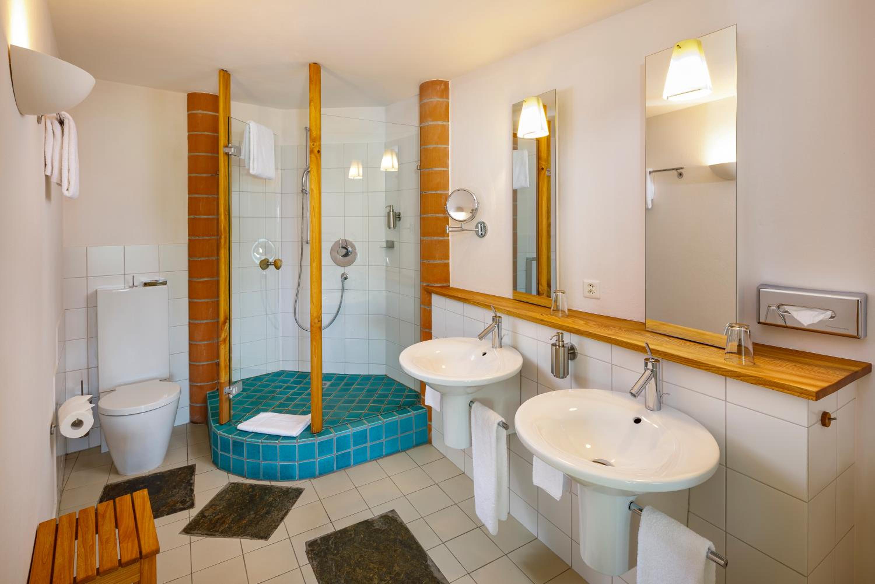Junior Suite with Balcony - Photo 3