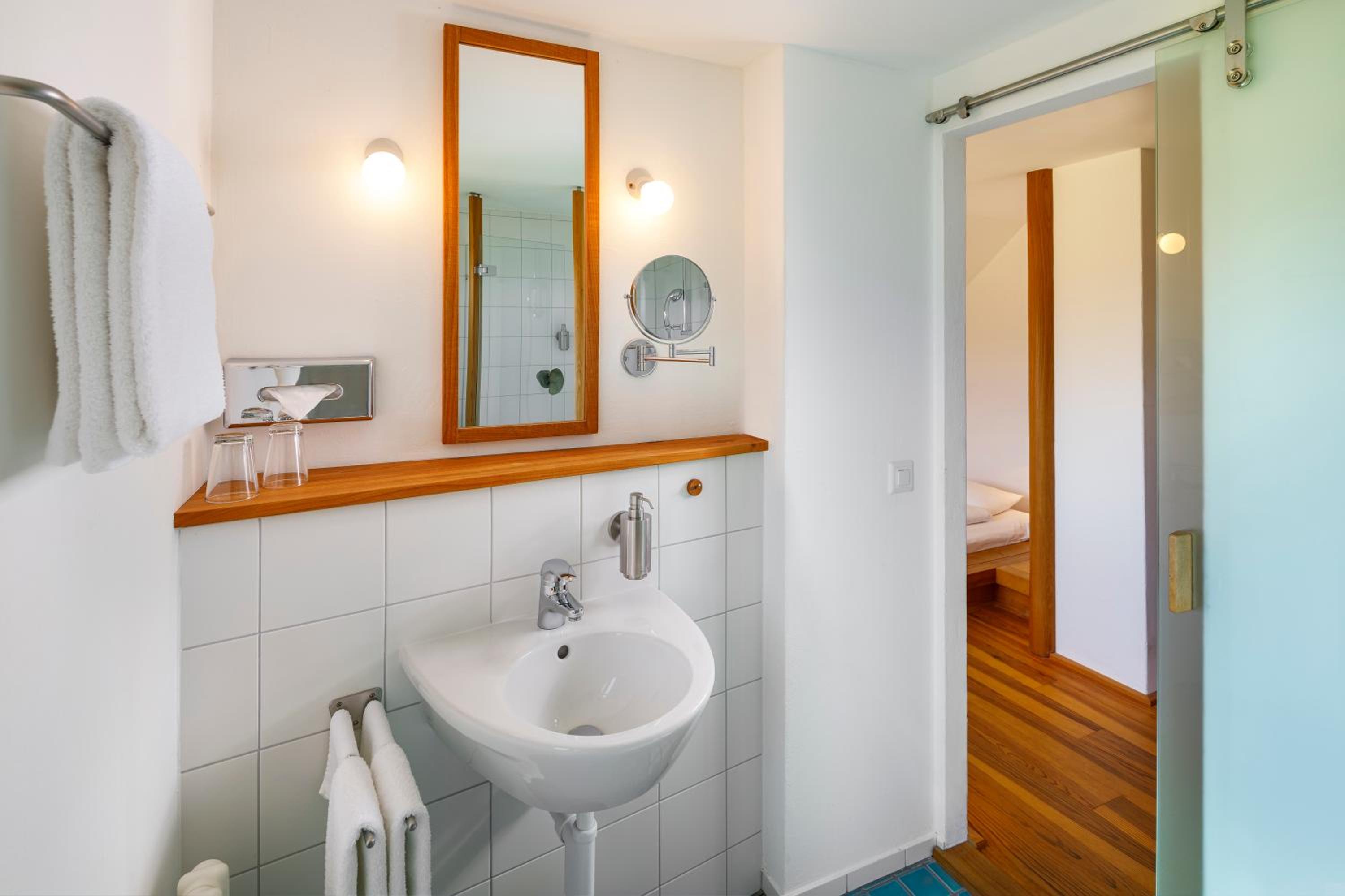 Double Room with Private Bathroom - Photo 7